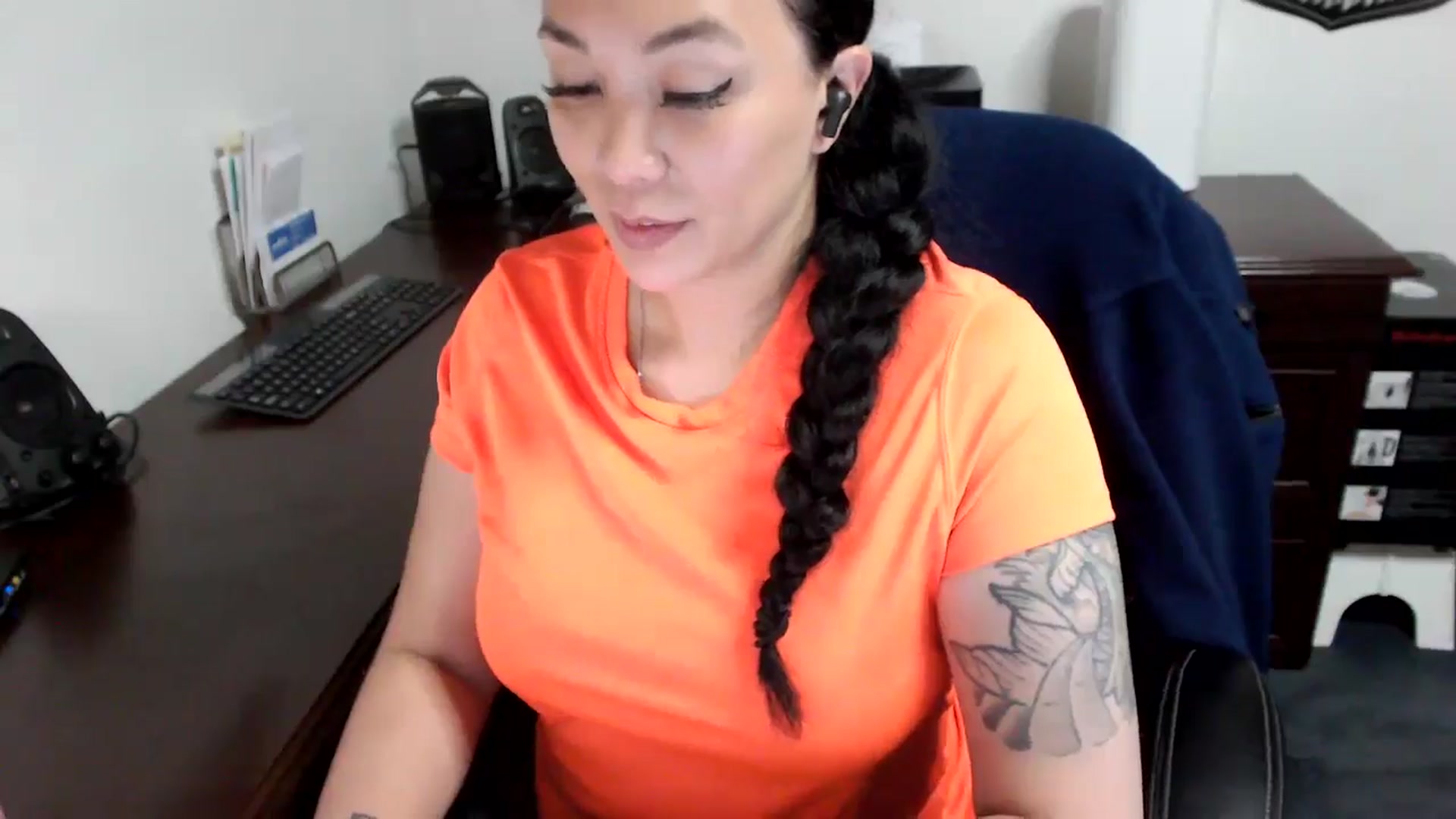 Gallery image thumbnail from MickaylaMoon's myfreecams stream on, 05/13/2024, 18:53 image 11 of 20