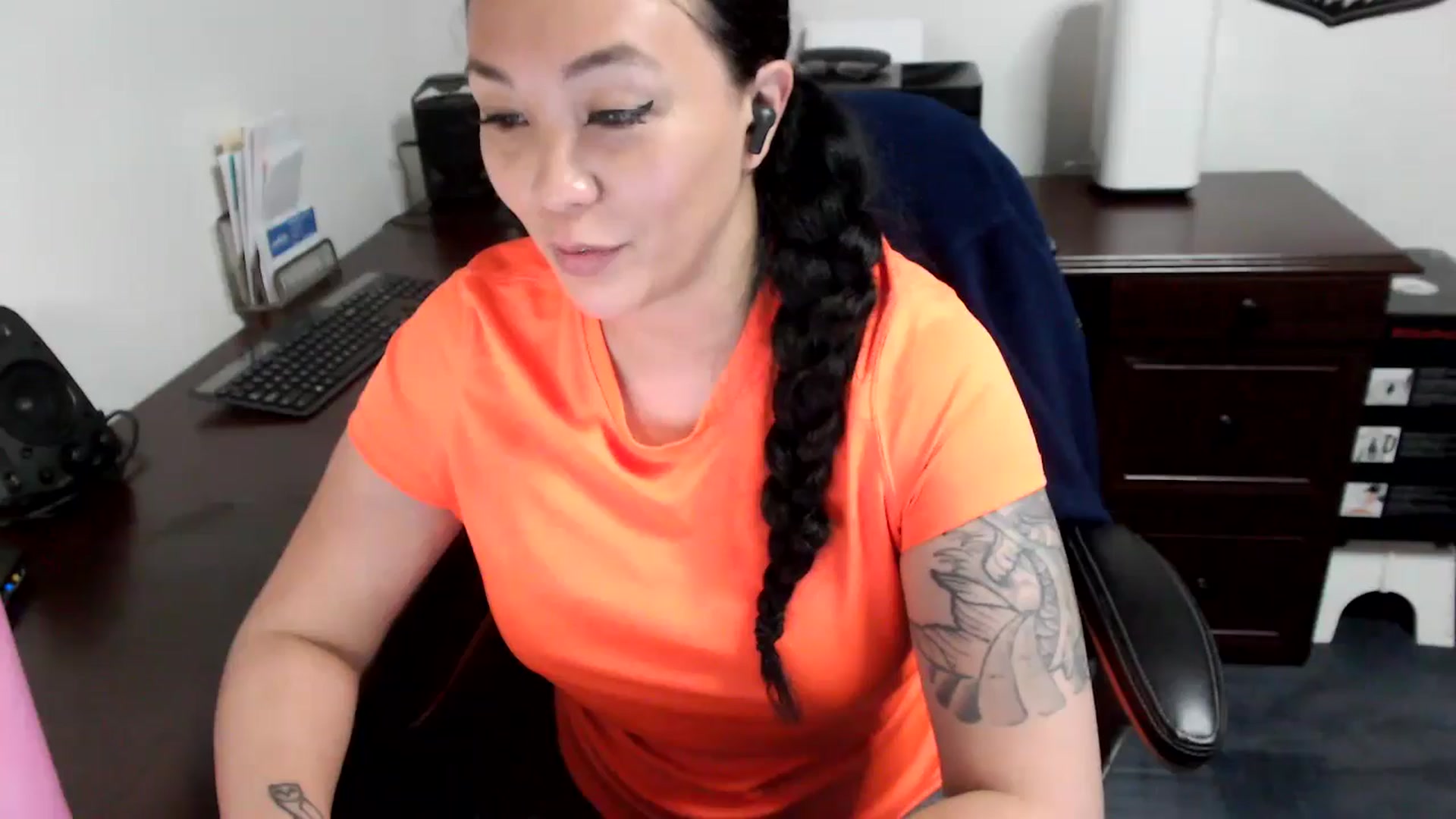 Gallery image thumbnail from MickaylaMoon's myfreecams stream on, 05/13/2024, 19:10 image 11 of 20