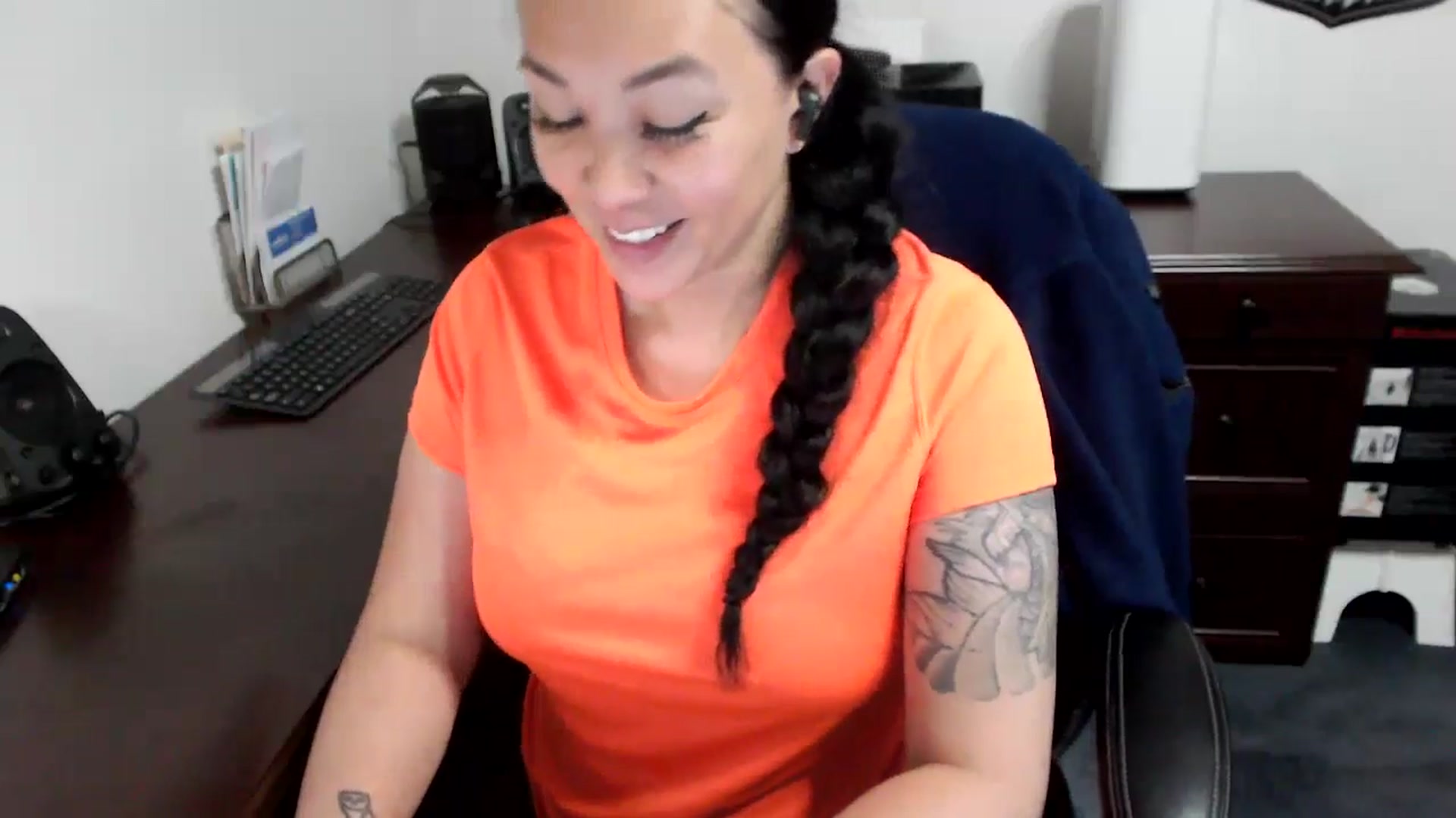 Gallery image thumbnail from MickaylaMoon's myfreecams stream on, 05/13/2024, 19:10 image 20 of 20