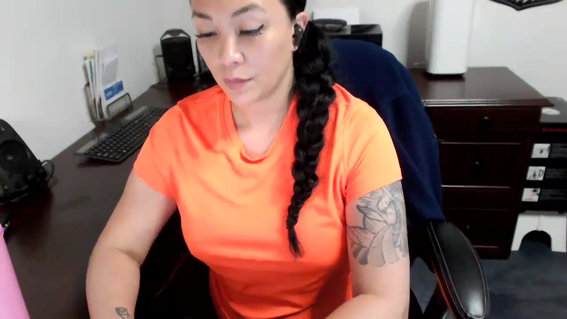 Gallery image thumbnail from MickaylaMoon's myfreecams stream on, 05/13/2024, 19:10 image 3 of 20