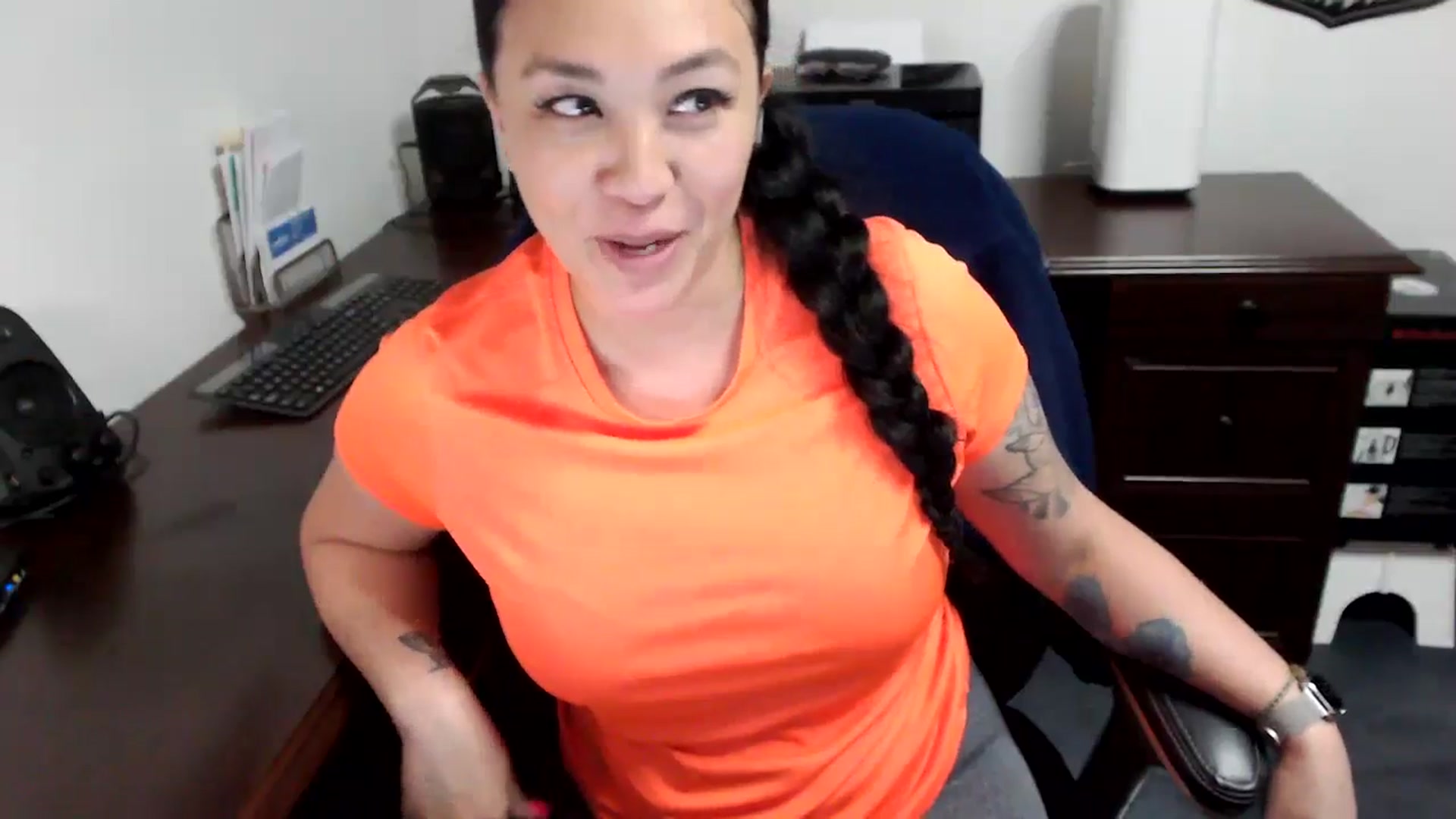 Gallery image thumbnail from MickaylaMoon's myfreecams stream on, 05/13/2024, 19:10 image 16 of 20