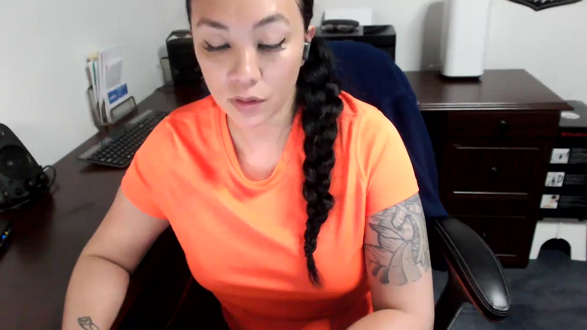 Gallery image thumbnail from MickaylaMoon's myfreecams stream on, 05/13/2024, 19:10 image 19 of 20