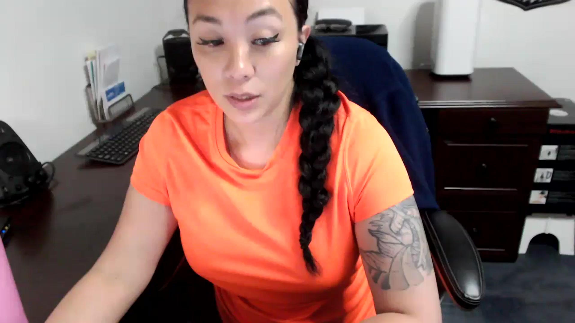 Gallery image thumbnail from MickaylaMoon's myfreecams stream on, 05/13/2024, 19:10 image 9 of 20