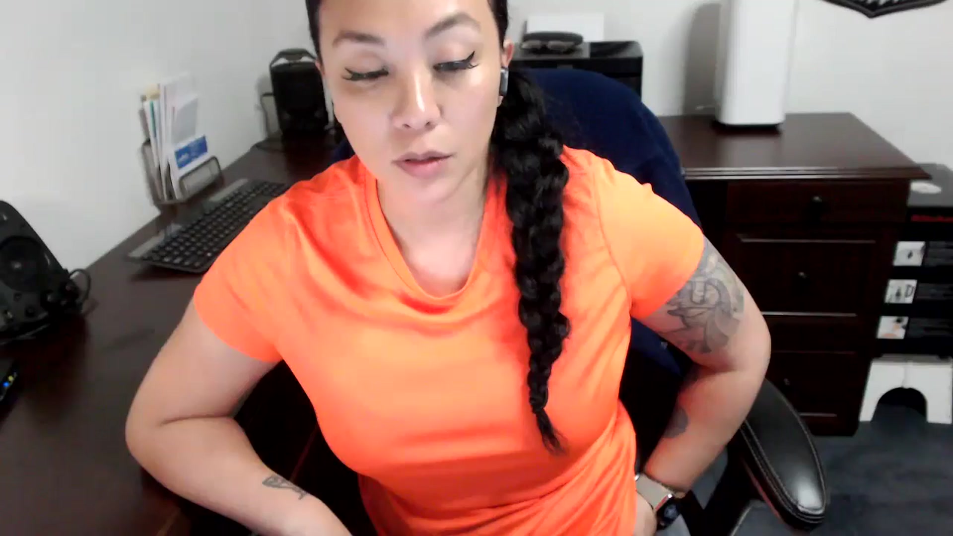 Gallery image thumbnail from MickaylaMoon's myfreecams stream on, 05/13/2024, 19:10 image 15 of 20