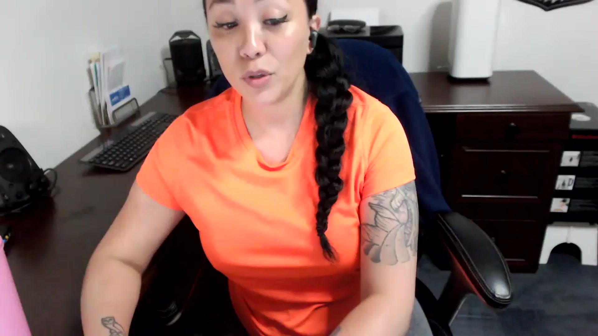 Gallery image thumbnail from MickaylaMoon's myfreecams stream on, 05/13/2024, 19:10 image 1 of 20