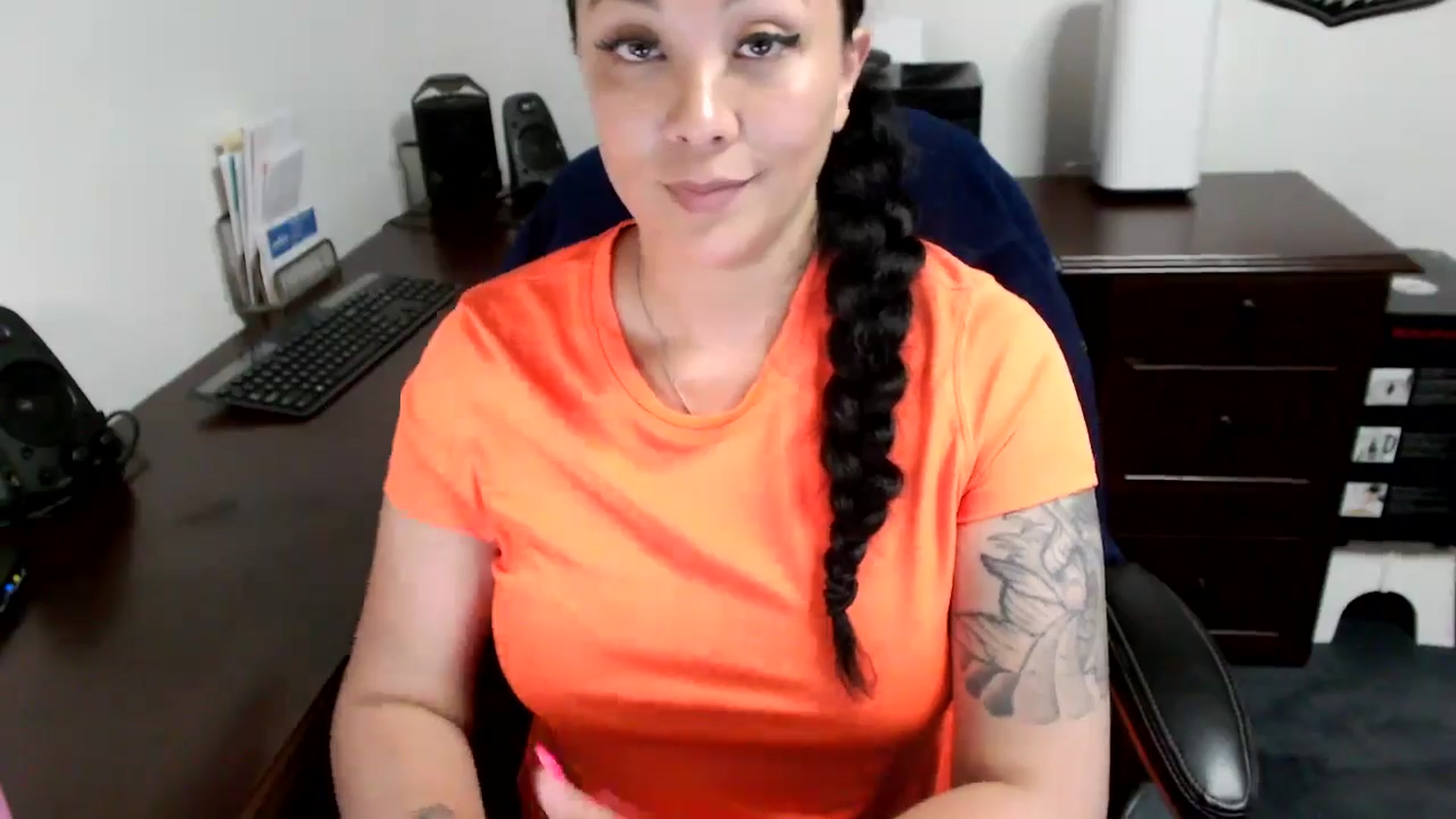 Gallery image thumbnail from MickaylaMoon's myfreecams stream on, 05/13/2024, 20:03 image 6 of 20