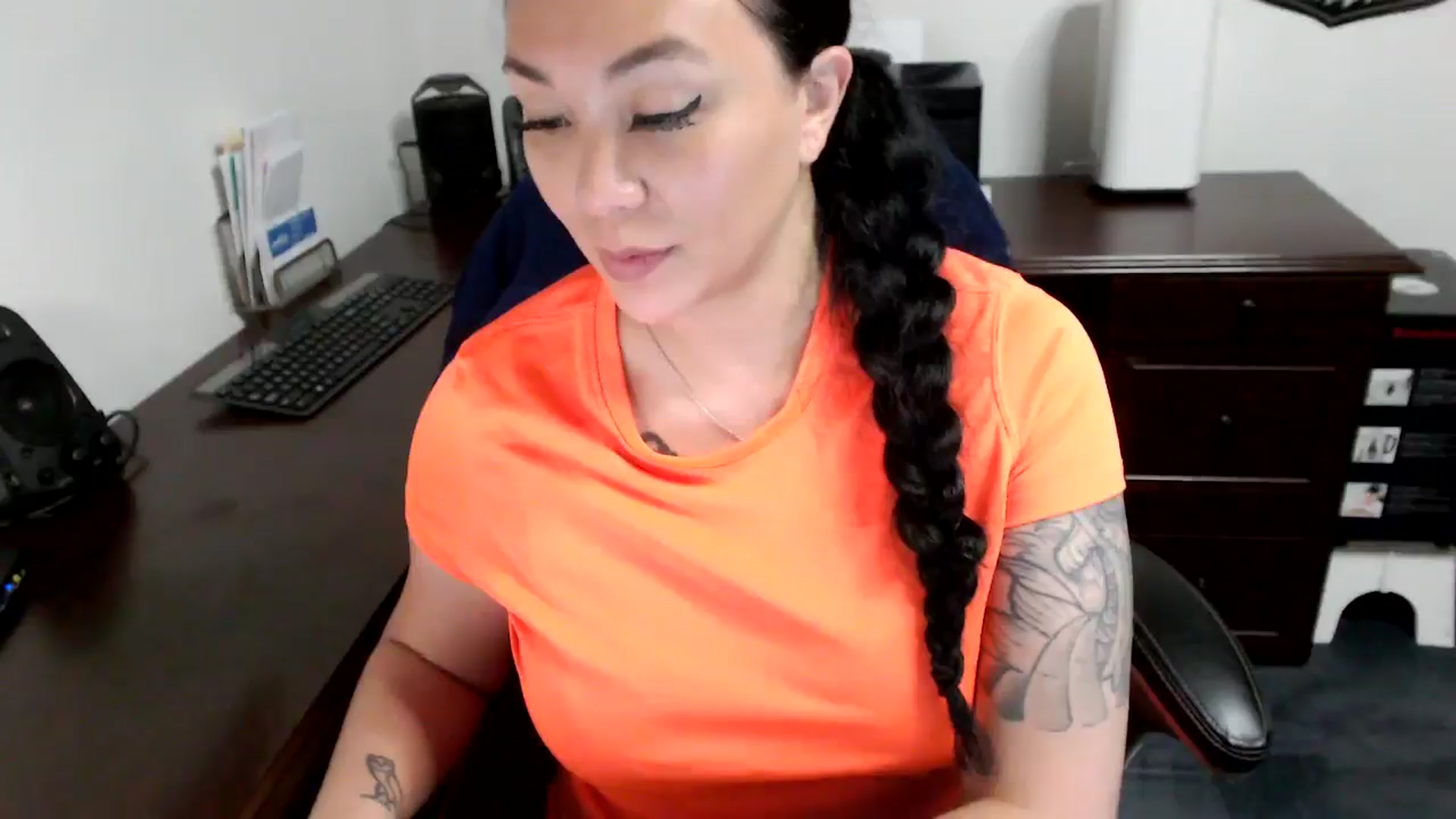 Gallery image thumbnail from MickaylaMoon's myfreecams stream on, 05/13/2024, 20:03 image 17 of 20