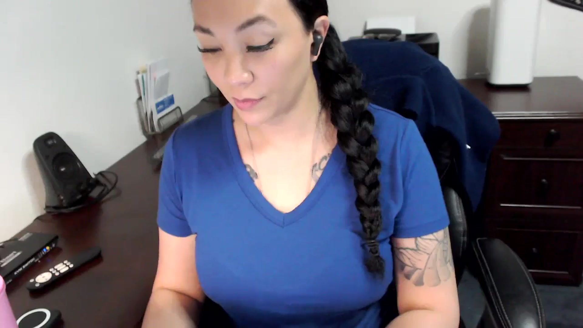 Gallery image thumbnail from MickaylaMoon's myfreecams stream on, 05/14/2024, 16:48 image 13 of 20