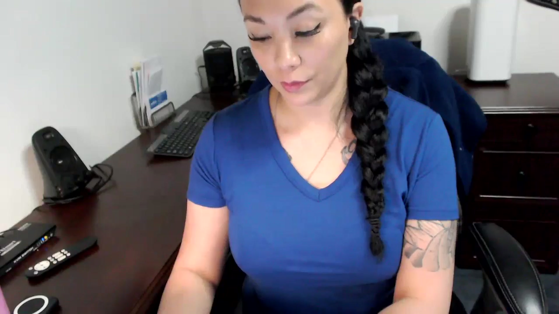 Gallery image thumbnail from MickaylaMoon's myfreecams stream on, 05/14/2024, 17:07 image 10 of 20