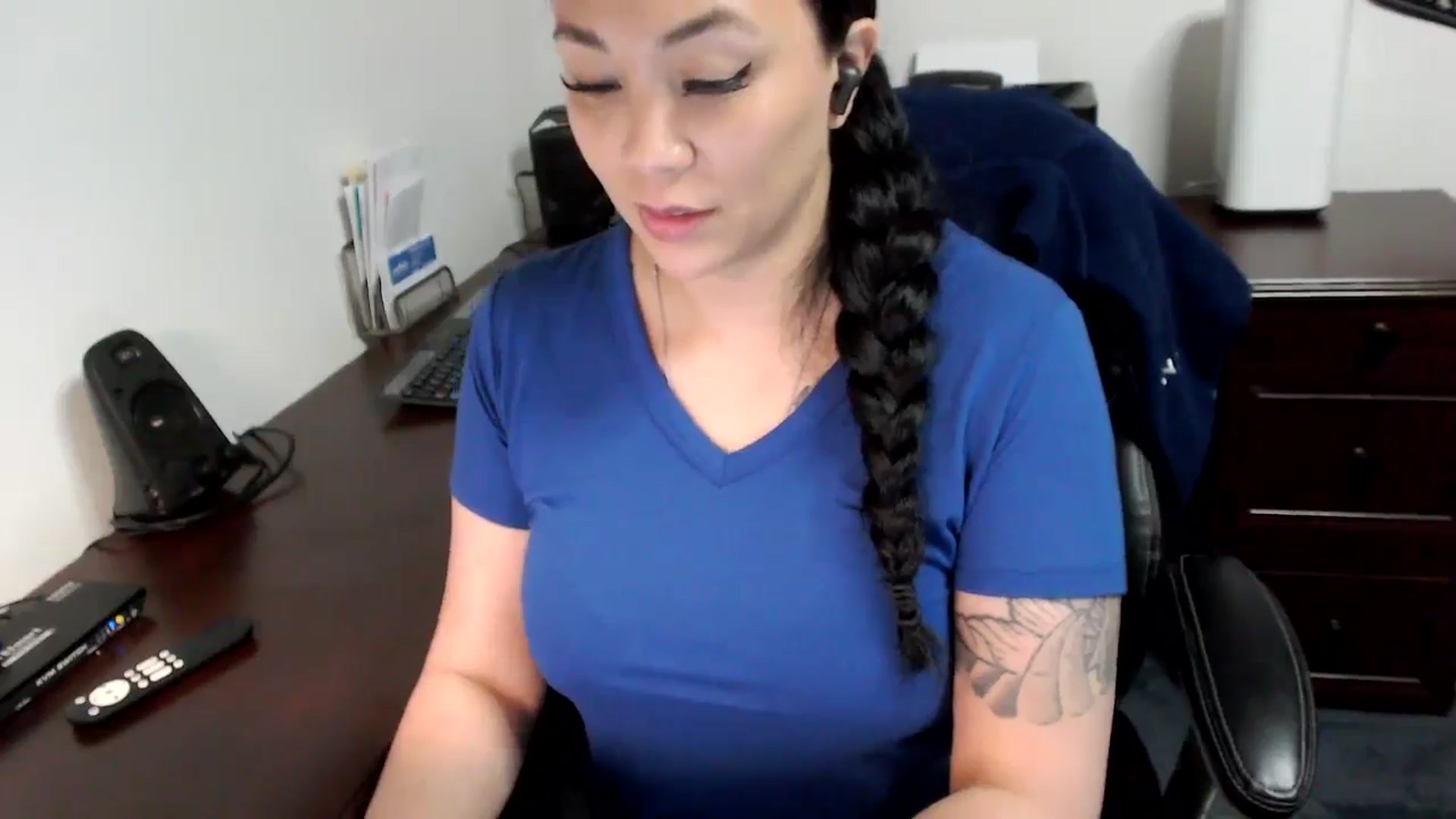 Gallery image thumbnail from MickaylaMoon's myfreecams stream on, 05/14/2024, 17:36 image 10 of 20