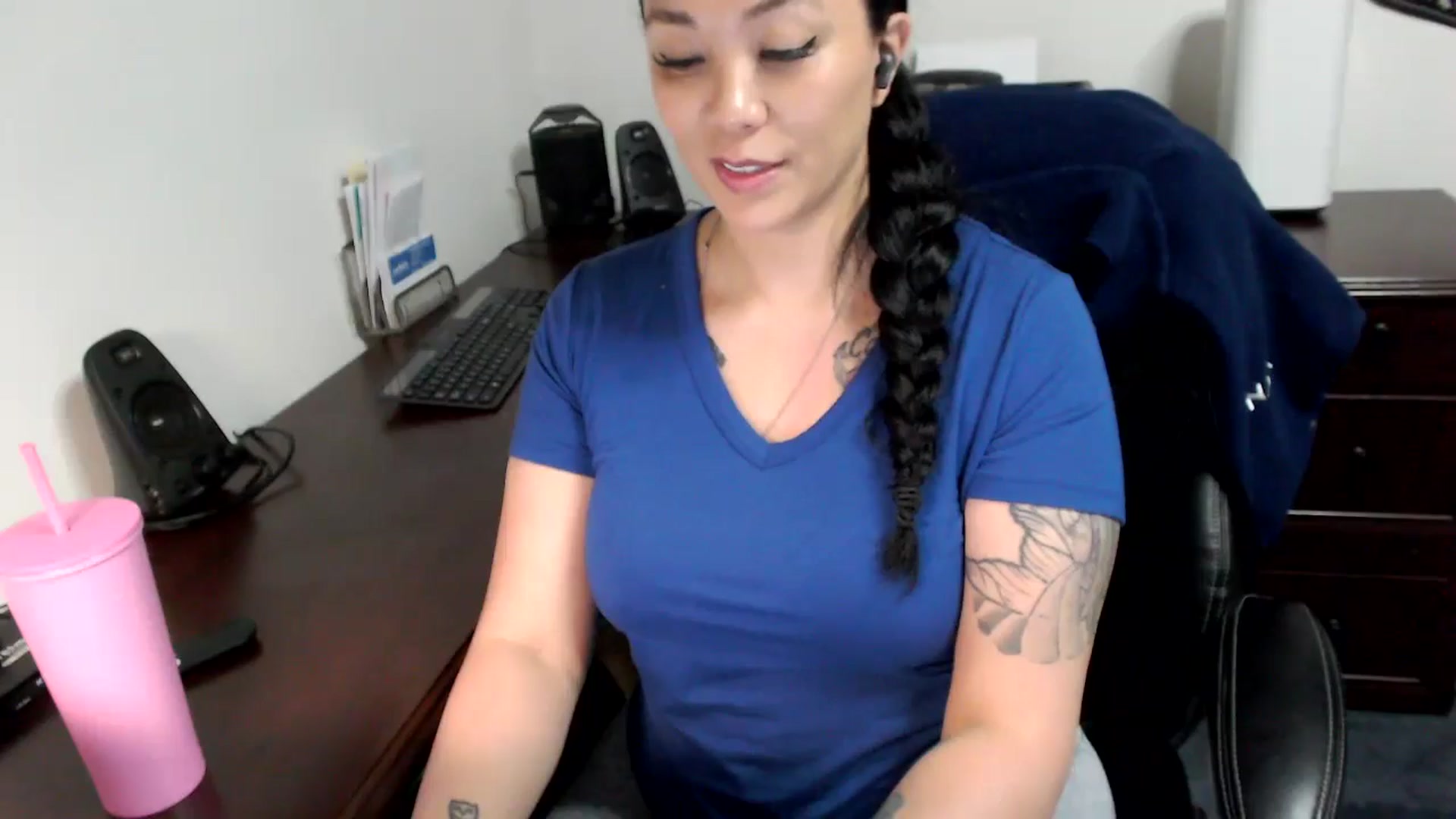 Gallery image thumbnail from MickaylaMoon's myfreecams stream on, 05/14/2024, 18:25 image 9 of 20