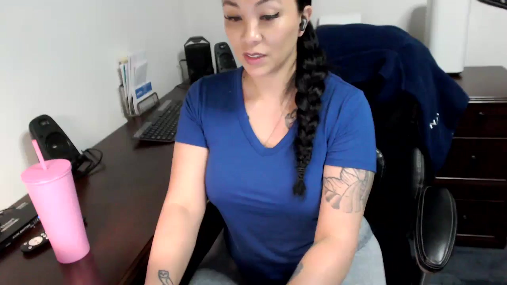 Gallery image thumbnail from MickaylaMoon's myfreecams stream on, 05/14/2024, 18:25 image 12 of 20