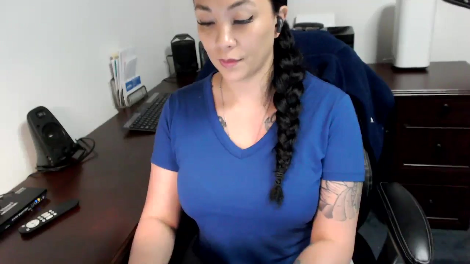 Gallery image thumbnail from MickaylaMoon's myfreecams stream on, 05/14/2024, 18:25 image 19 of 20