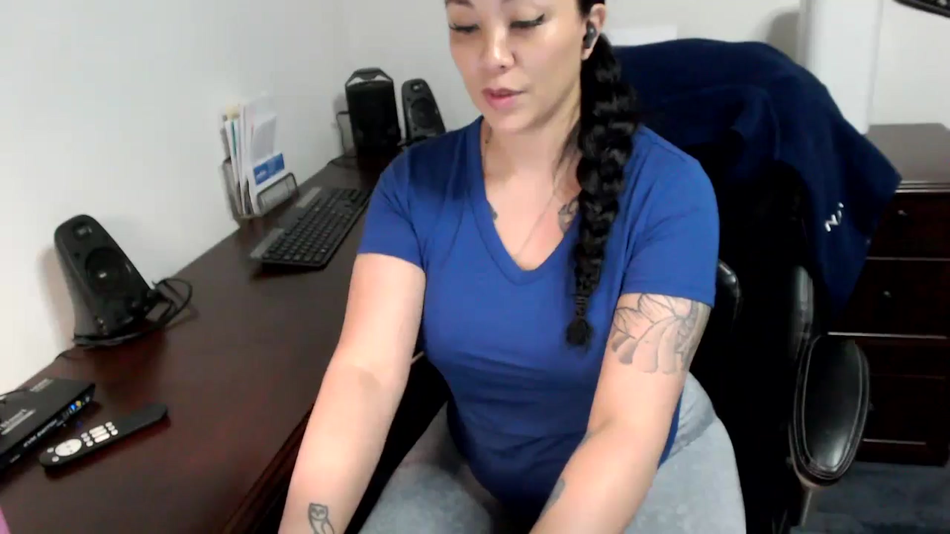 Gallery image thumbnail from MickaylaMoon's myfreecams stream on, 05/14/2024, 18:25 image 11 of 20