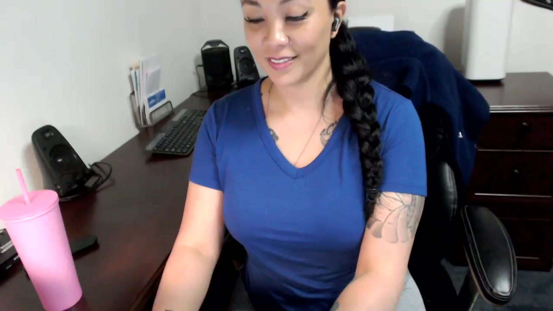 Gallery image thumbnail from MickaylaMoon's myfreecams stream on, 05/14/2024, 18:25 image 6 of 20