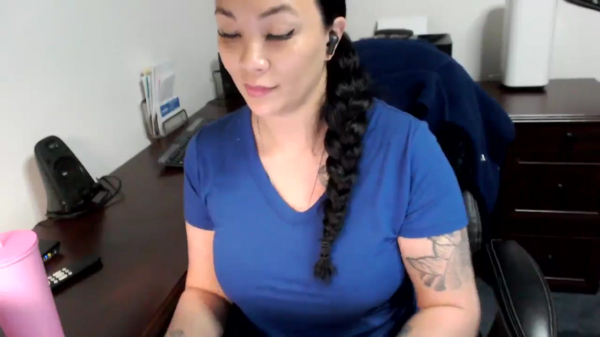 Gallery image thumbnail from MickaylaMoon's myfreecams stream on, 05/14/2024, 18:48 image 11 of 20