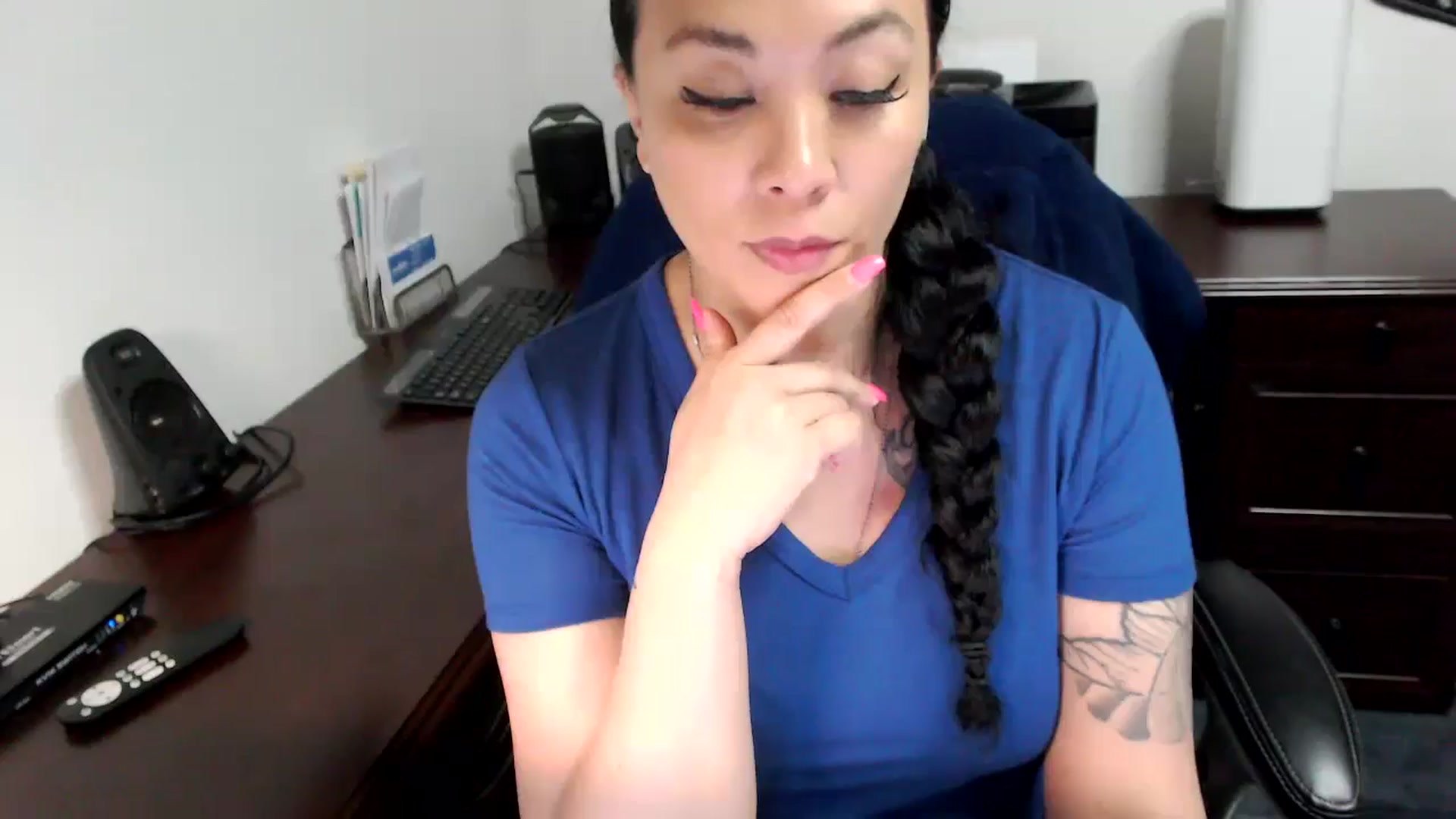 Gallery image thumbnail from MickaylaMoon's myfreecams stream on, 05/14/2024, 18:48 image 5 of 20