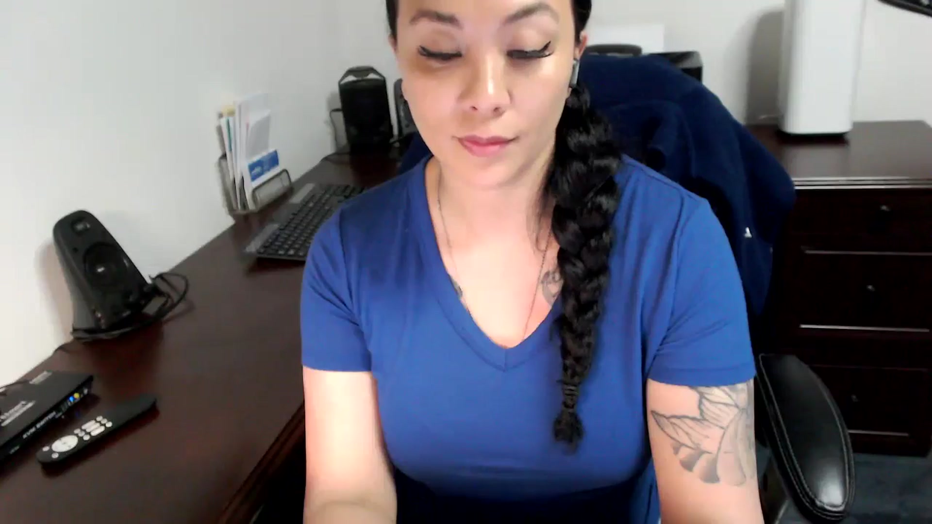 Gallery image thumbnail from MickaylaMoon's myfreecams stream on, 05/14/2024, 18:48 image 8 of 20