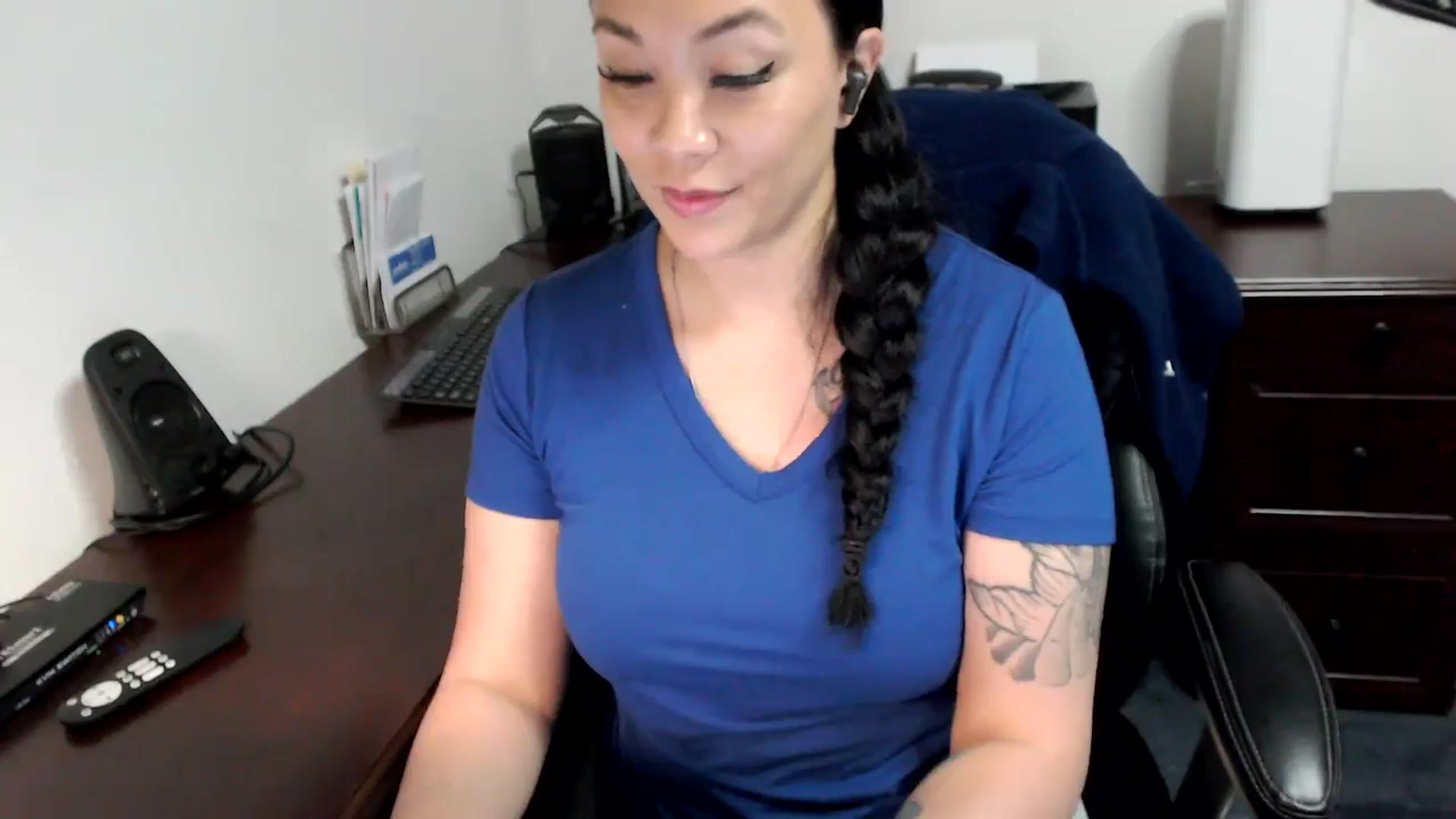 Gallery image thumbnail from MickaylaMoon's myfreecams stream on, 05/14/2024, 18:48 image 7 of 20