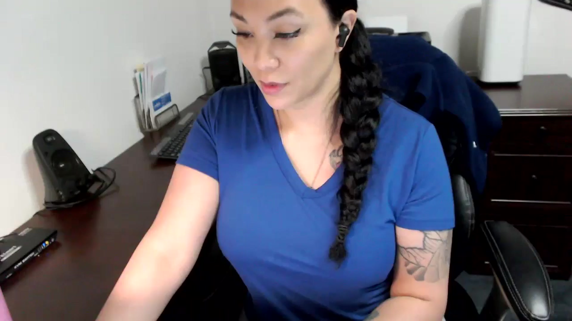 Gallery image thumbnail from MickaylaMoon's myfreecams stream on, 05/14/2024, 21:17 image 1 of 20