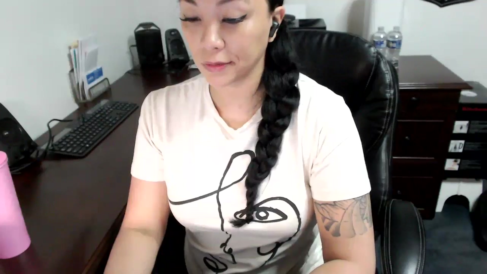 Gallery image thumbnail from MickaylaMoon's myfreecams stream on, 05/15/2024, 15:05 image 5 of 20