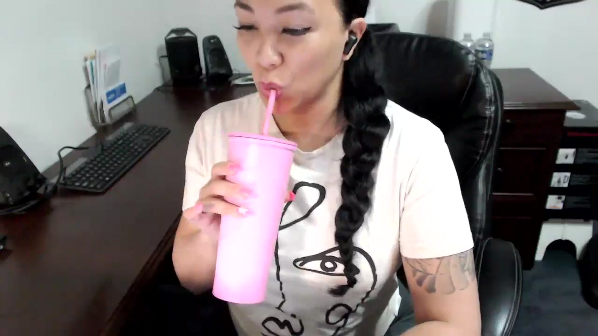 Gallery image thumbnail from MickaylaMoon's myfreecams stream on, 05/15/2024, 15:05 image 12 of 20