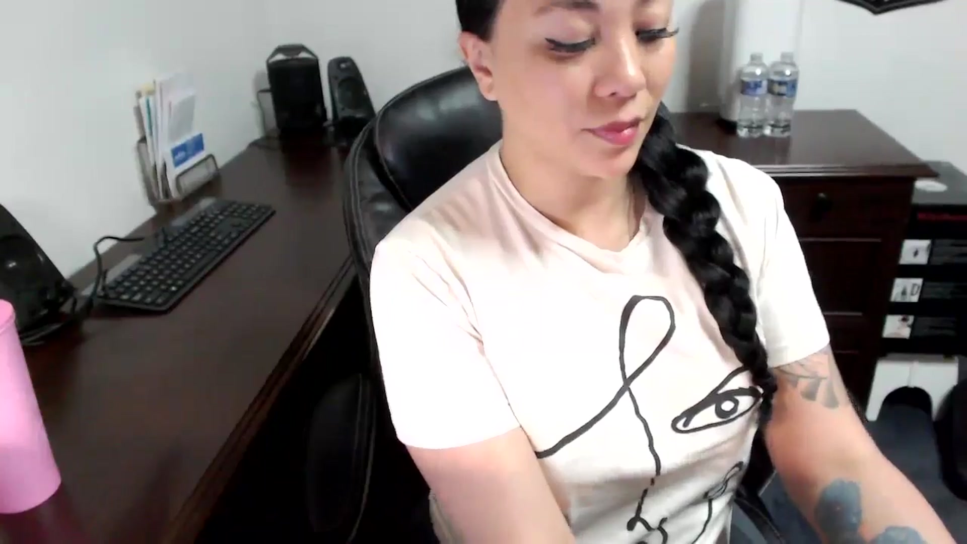 Gallery image thumbnail from MickaylaMoon's myfreecams stream on, 05/15/2024, 15:05 image 8 of 20