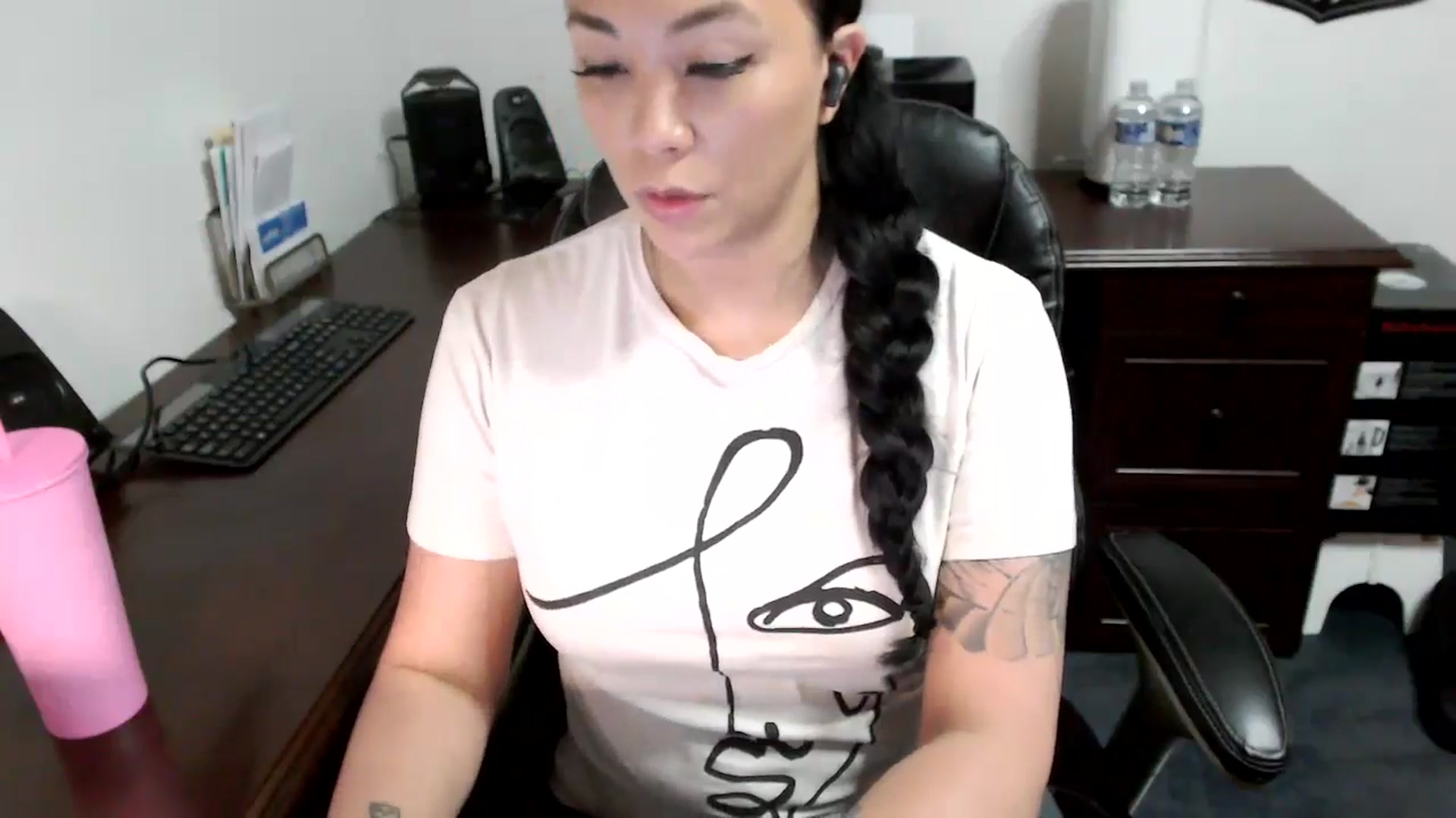 Gallery image thumbnail from MickaylaMoon's myfreecams stream on, 05/15/2024, 15:27 image 18 of 20