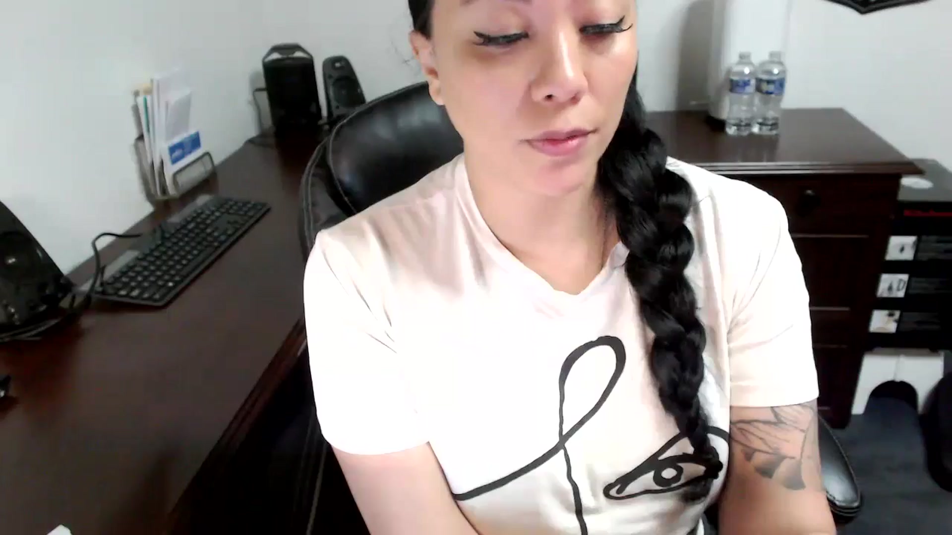 Gallery image thumbnail from MickaylaMoon's myfreecams stream on, 05/15/2024, 15:27 image 8 of 20