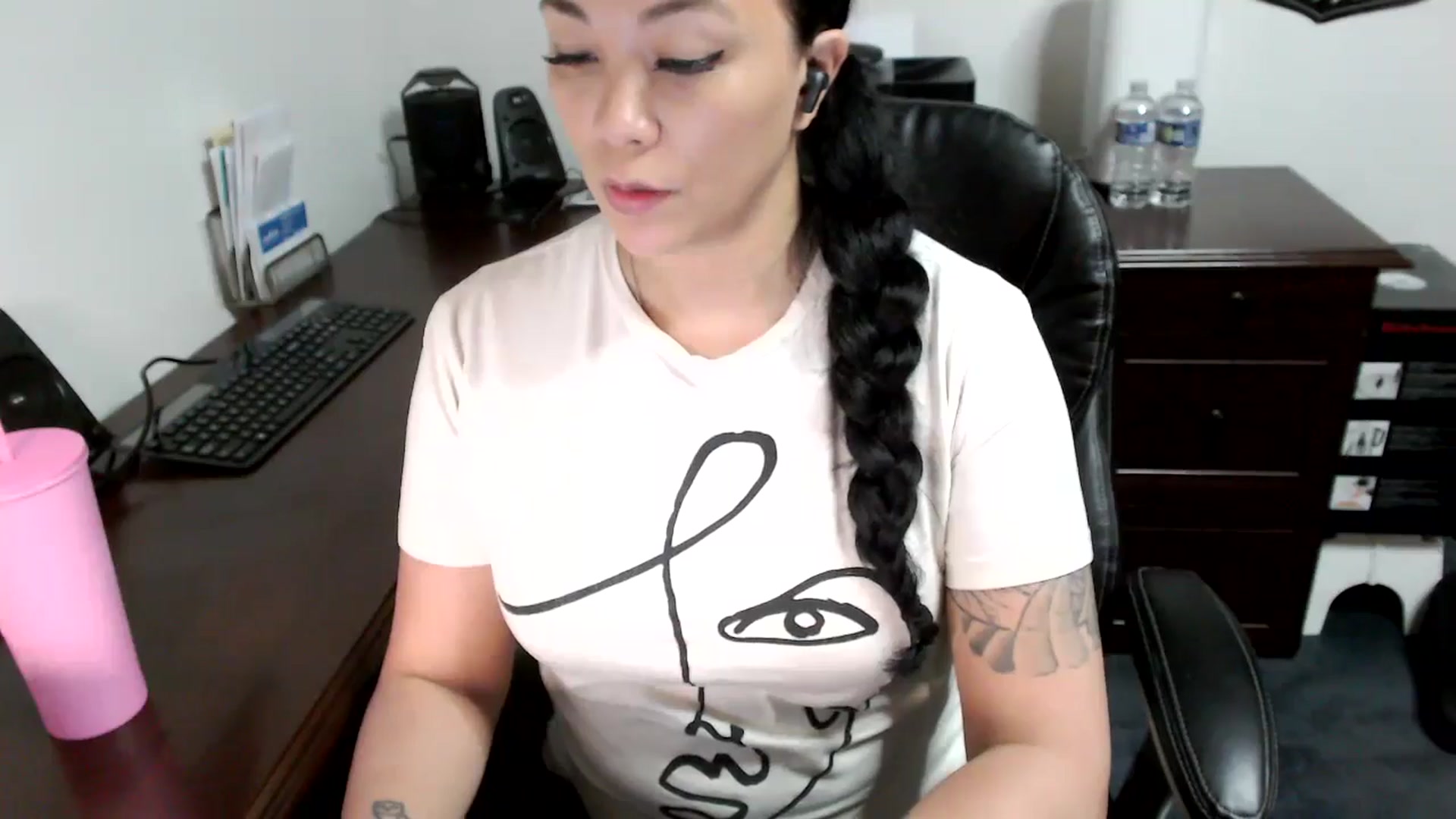 Gallery image thumbnail from MickaylaMoon's myfreecams stream on, 05/15/2024, 15:27 image 17 of 20