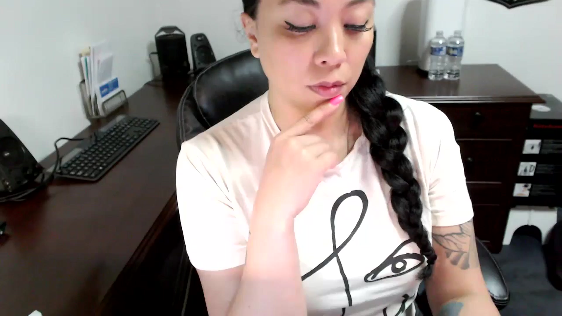 Gallery image thumbnail from MickaylaMoon's myfreecams stream on, 05/15/2024, 15:27 image 5 of 20
