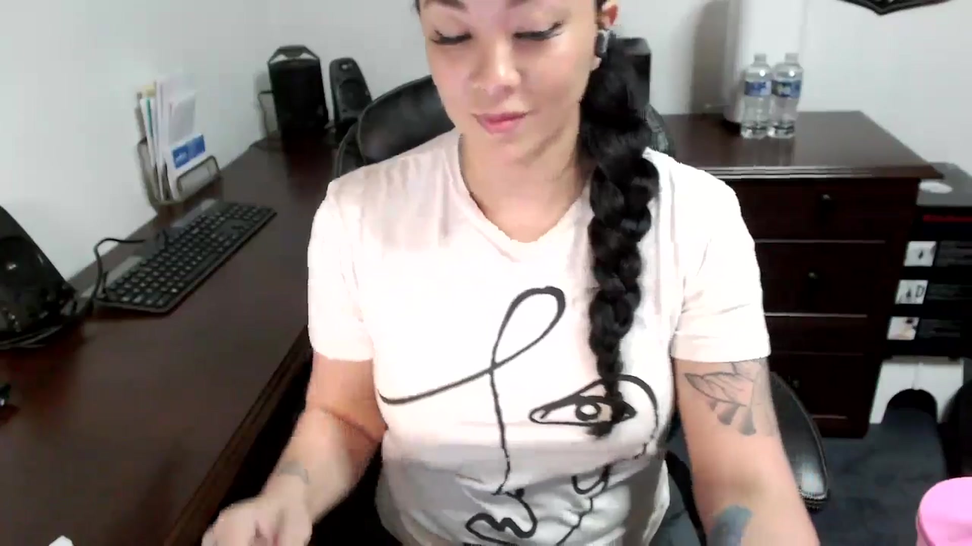 Gallery image thumbnail from MickaylaMoon's myfreecams stream on, 05/15/2024, 15:27 image 3 of 20