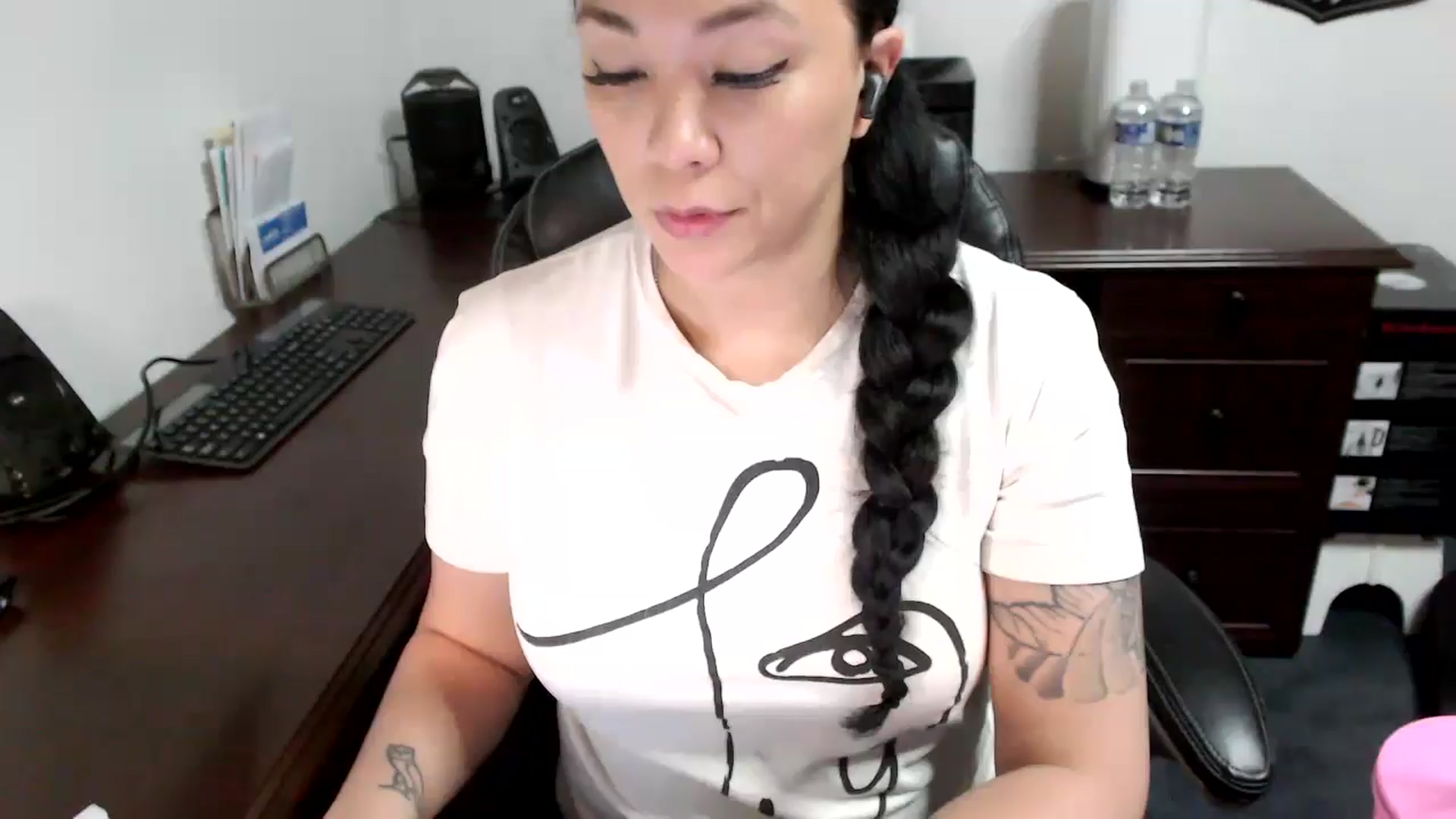 Gallery image thumbnail from MickaylaMoon's myfreecams stream on, 05/15/2024, 15:27 image 1 of 20