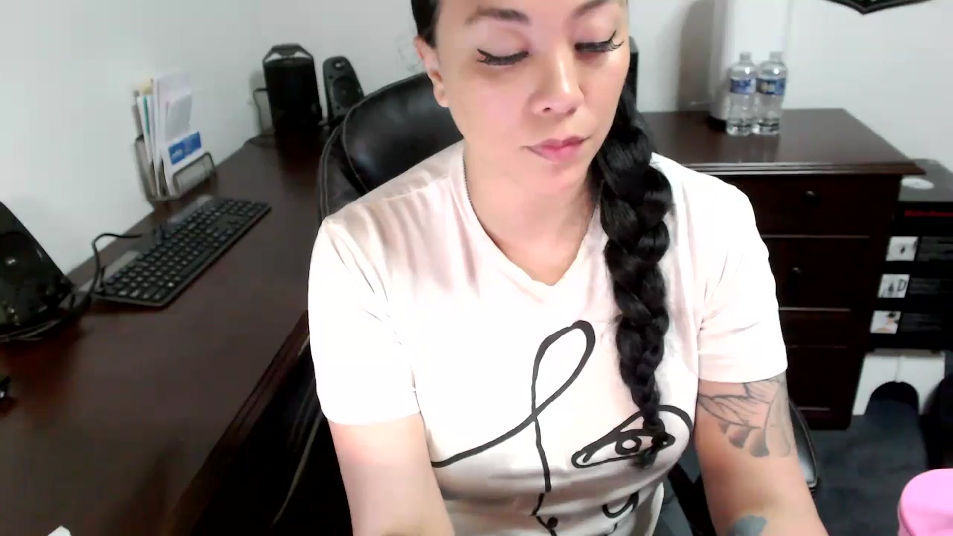Gallery image thumbnail from MickaylaMoon's myfreecams stream on, 05/15/2024, 15:27 image 2 of 20