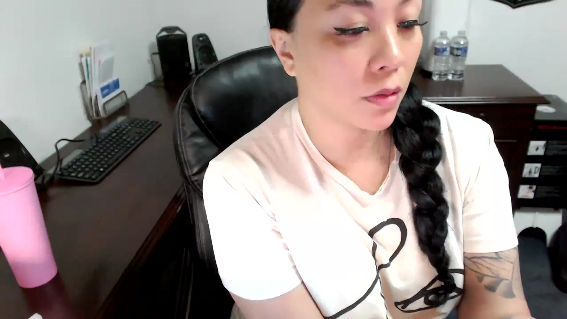 Gallery image thumbnail from MickaylaMoon's myfreecams stream on, 05/15/2024, 15:27 image 13 of 20