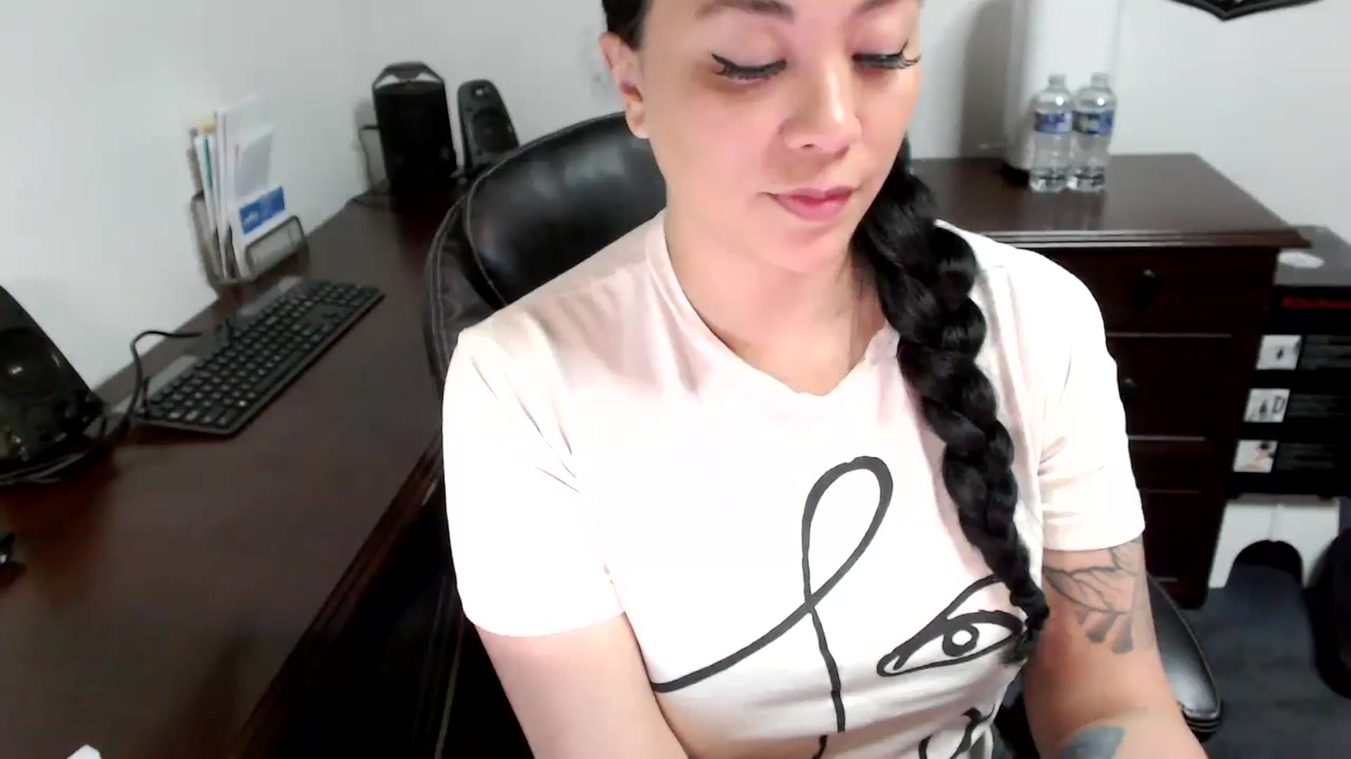 Gallery image thumbnail from MickaylaMoon's myfreecams stream on, 05/15/2024, 15:27 image 7 of 20