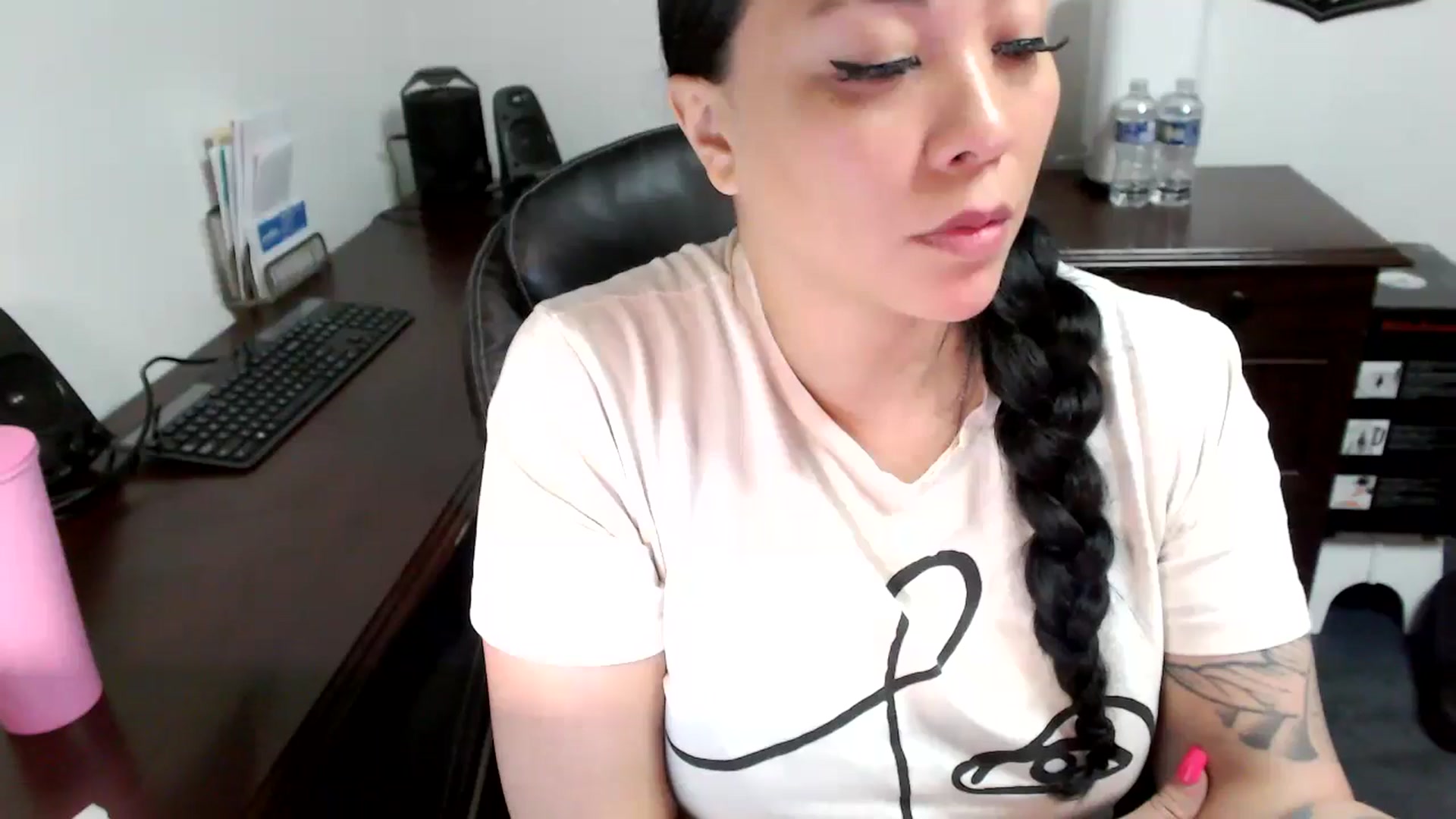 Gallery image thumbnail from MickaylaMoon's myfreecams stream on, 05/15/2024, 15:27 image 12 of 20