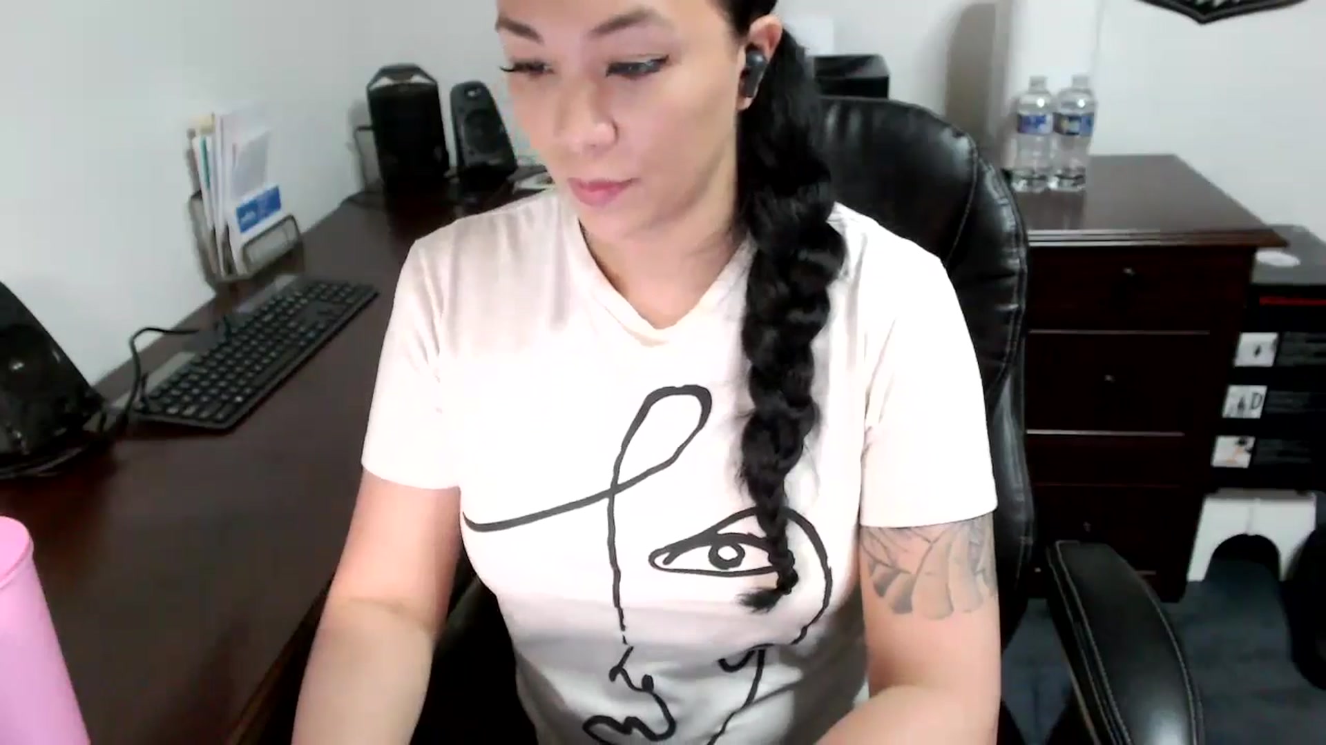 Gallery image thumbnail from MickaylaMoon's myfreecams stream on, 05/15/2024, 17:18 image 17 of 20