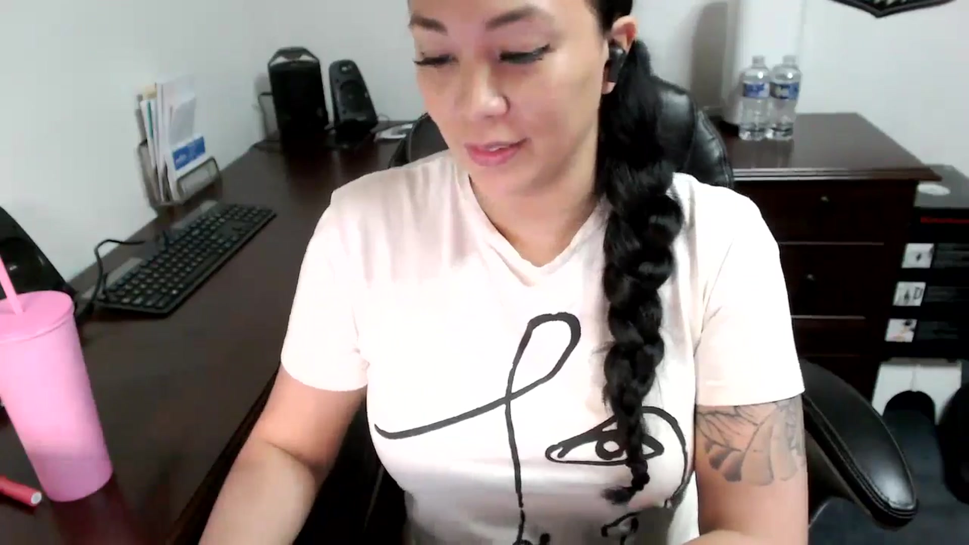 Gallery image thumbnail from MickaylaMoon's myfreecams stream on, 05/15/2024, 17:18 image 10 of 20