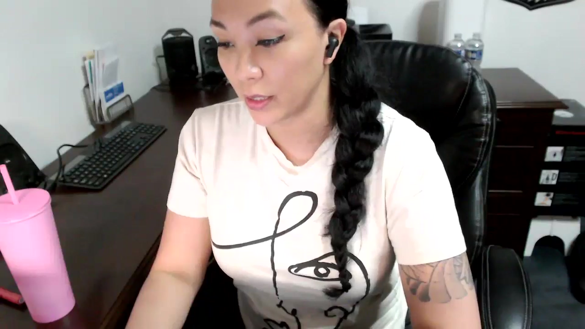 Gallery image thumbnail from MickaylaMoon's myfreecams stream on, 05/15/2024, 17:18 image 14 of 20