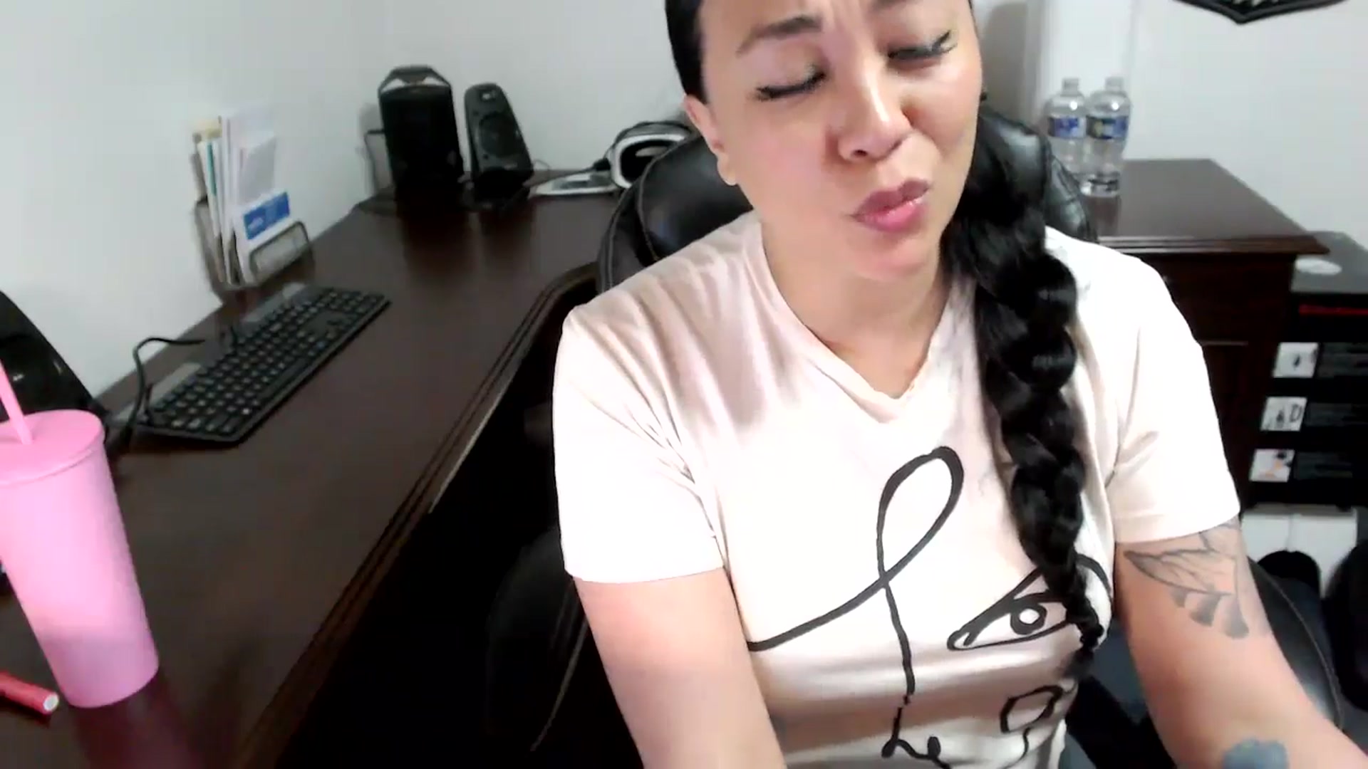 Gallery image thumbnail from MickaylaMoon's myfreecams stream on, 05/15/2024, 17:18 image 6 of 20