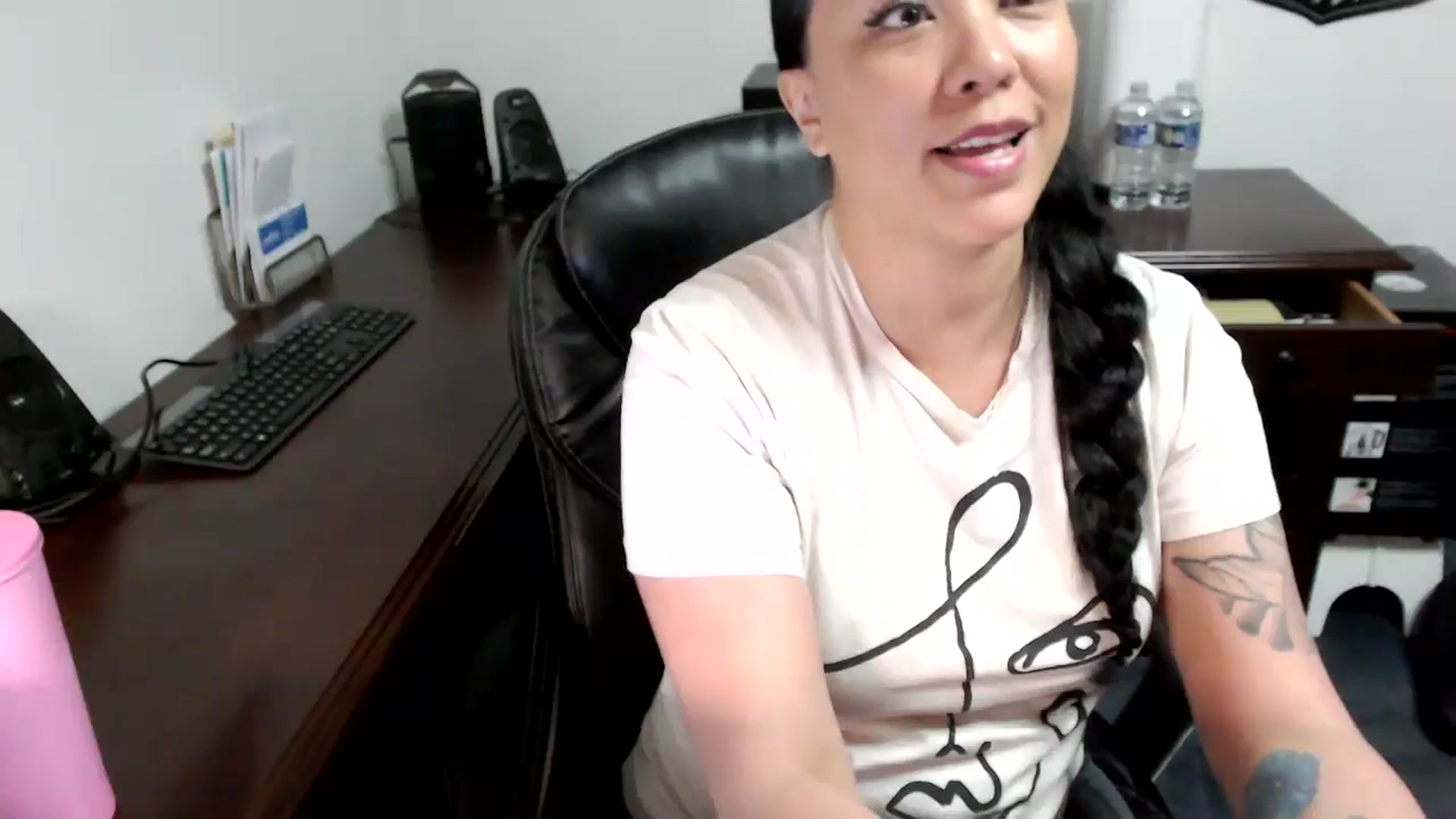 Gallery image thumbnail from MickaylaMoon's myfreecams stream on, 05/15/2024, 17:18 image 1 of 20