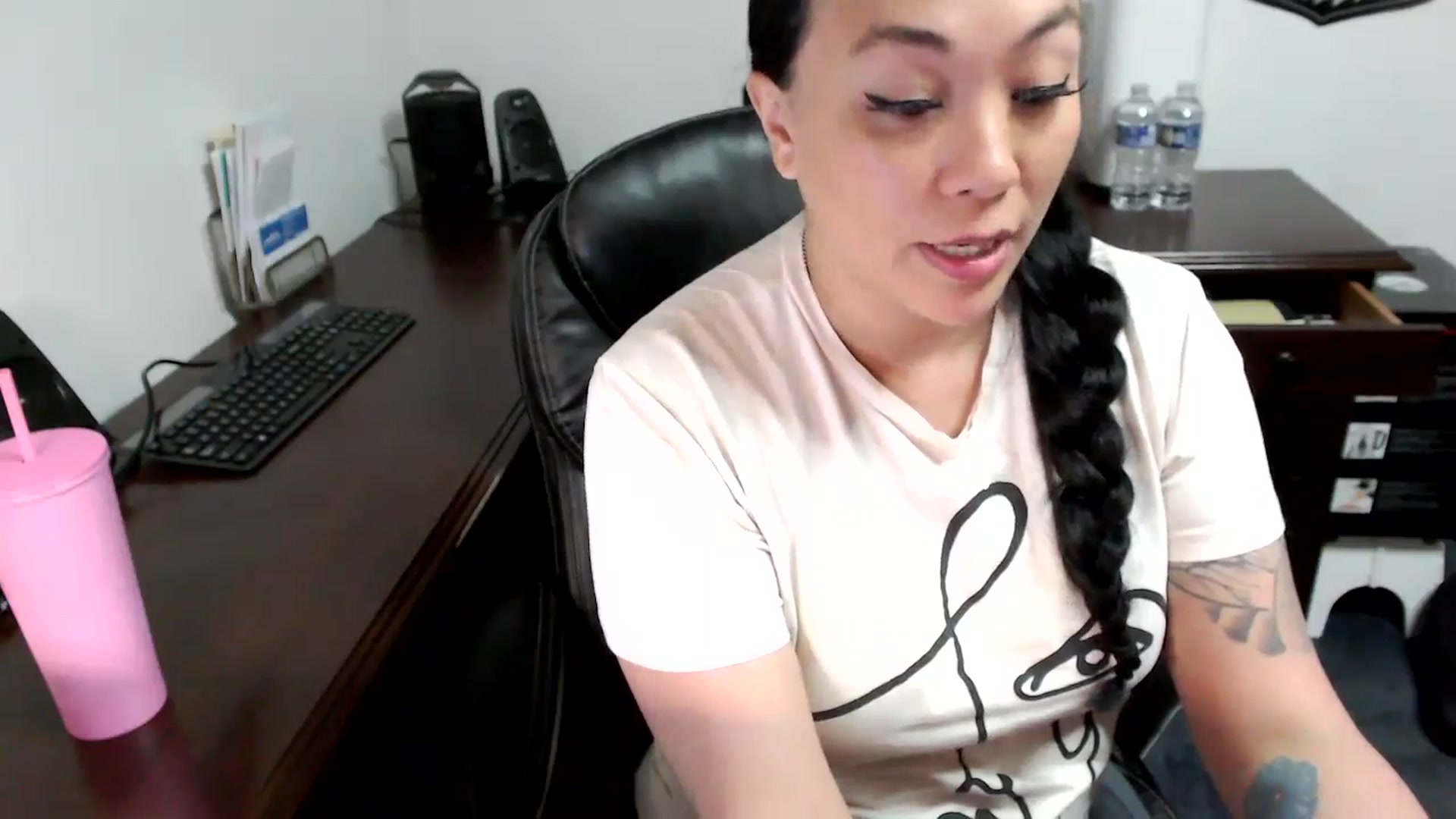 Gallery image thumbnail from MickaylaMoon's myfreecams stream on, 05/15/2024, 17:18 image 4 of 20