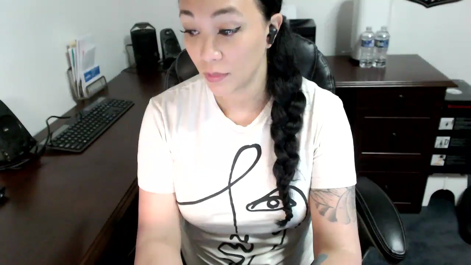 Gallery image thumbnail from MickaylaMoon's myfreecams stream on, 05/15/2024, 18:31 image 14 of 20