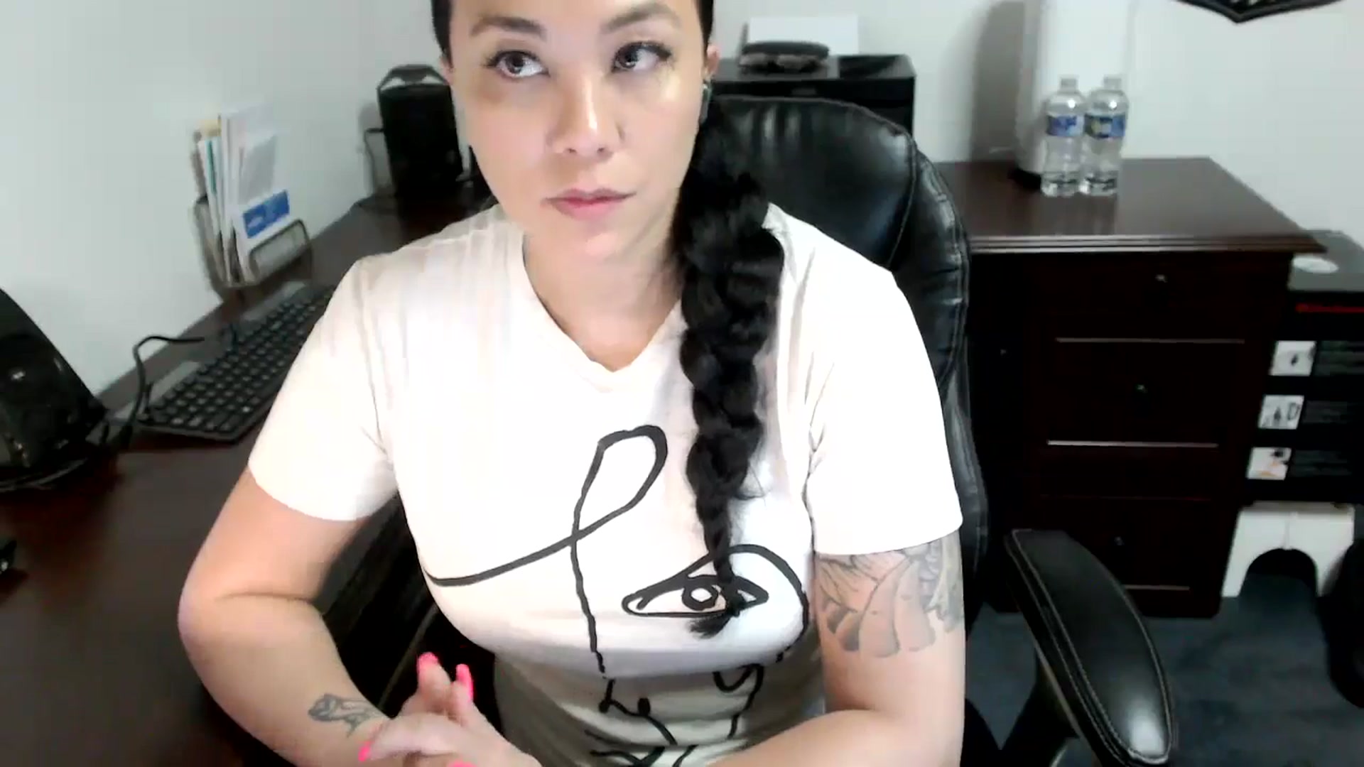 Gallery image thumbnail from MickaylaMoon's myfreecams stream on, 05/15/2024, 18:31 image 19 of 20