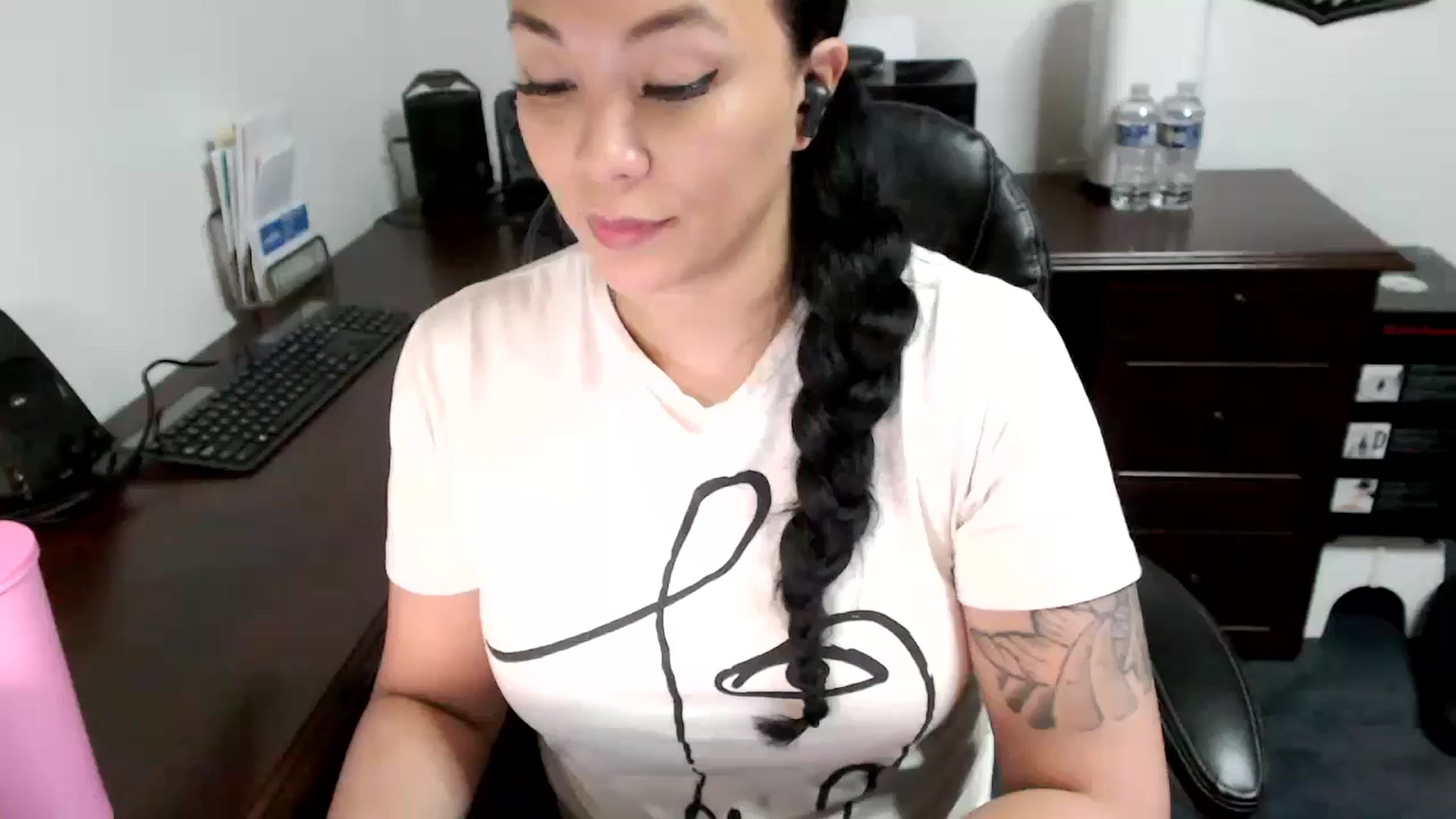 Gallery image thumbnail from MickaylaMoon's myfreecams stream on, 05/15/2024, 18:31 image 1 of 20