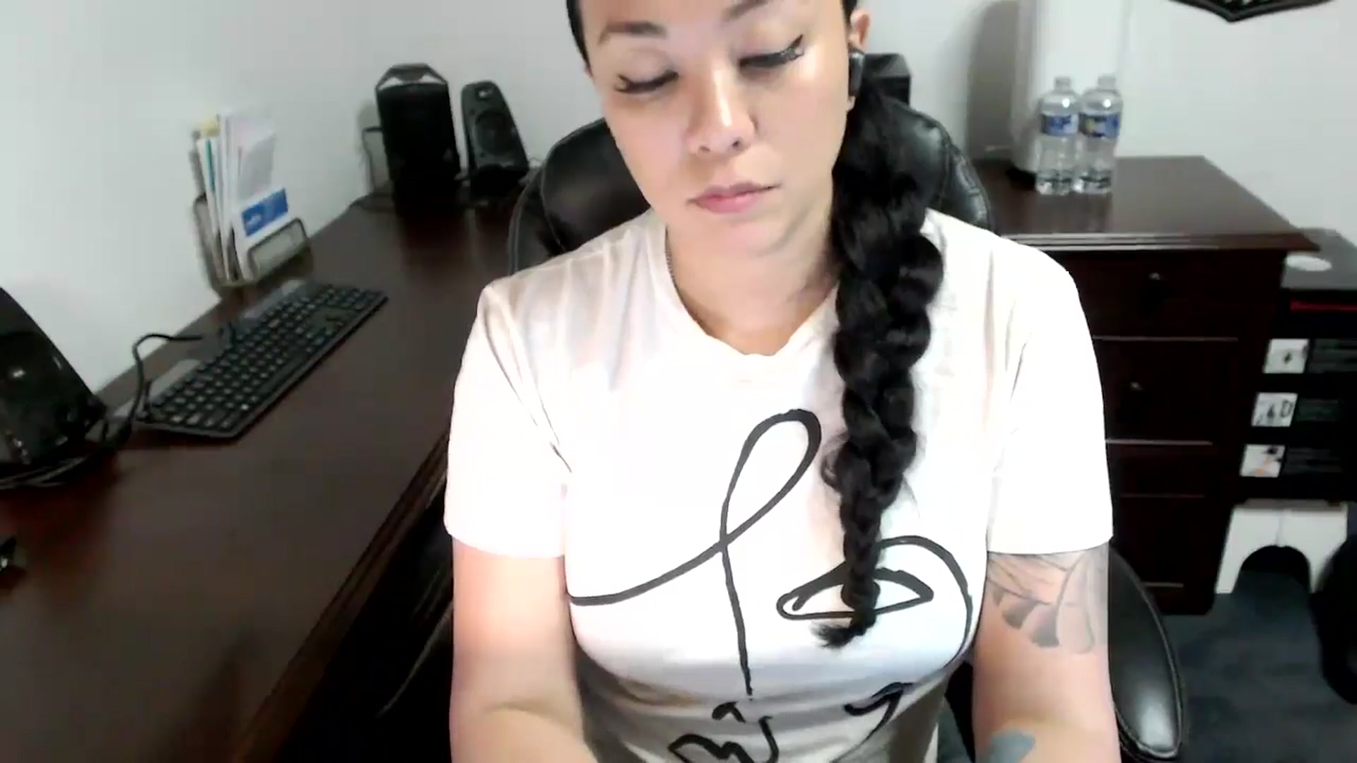 Gallery image thumbnail from MickaylaMoon's myfreecams stream on, 05/15/2024, 18:31 image 16 of 20