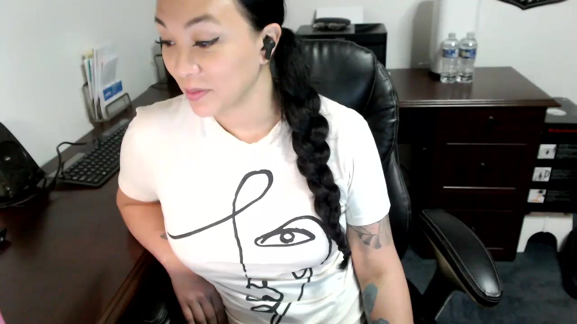 Gallery image thumbnail from MickaylaMoon's myfreecams stream on, 05/15/2024, 18:31 image 13 of 20