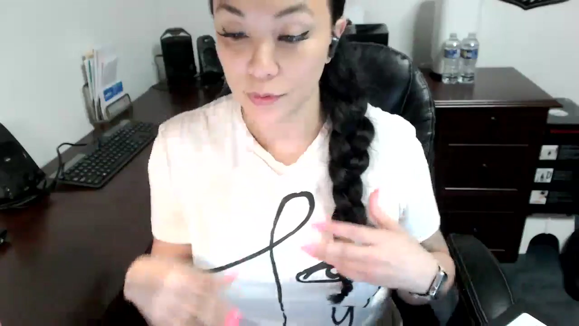 Gallery image thumbnail from MickaylaMoon's myfreecams stream on, 05/15/2024, 19:11 image 18 of 20