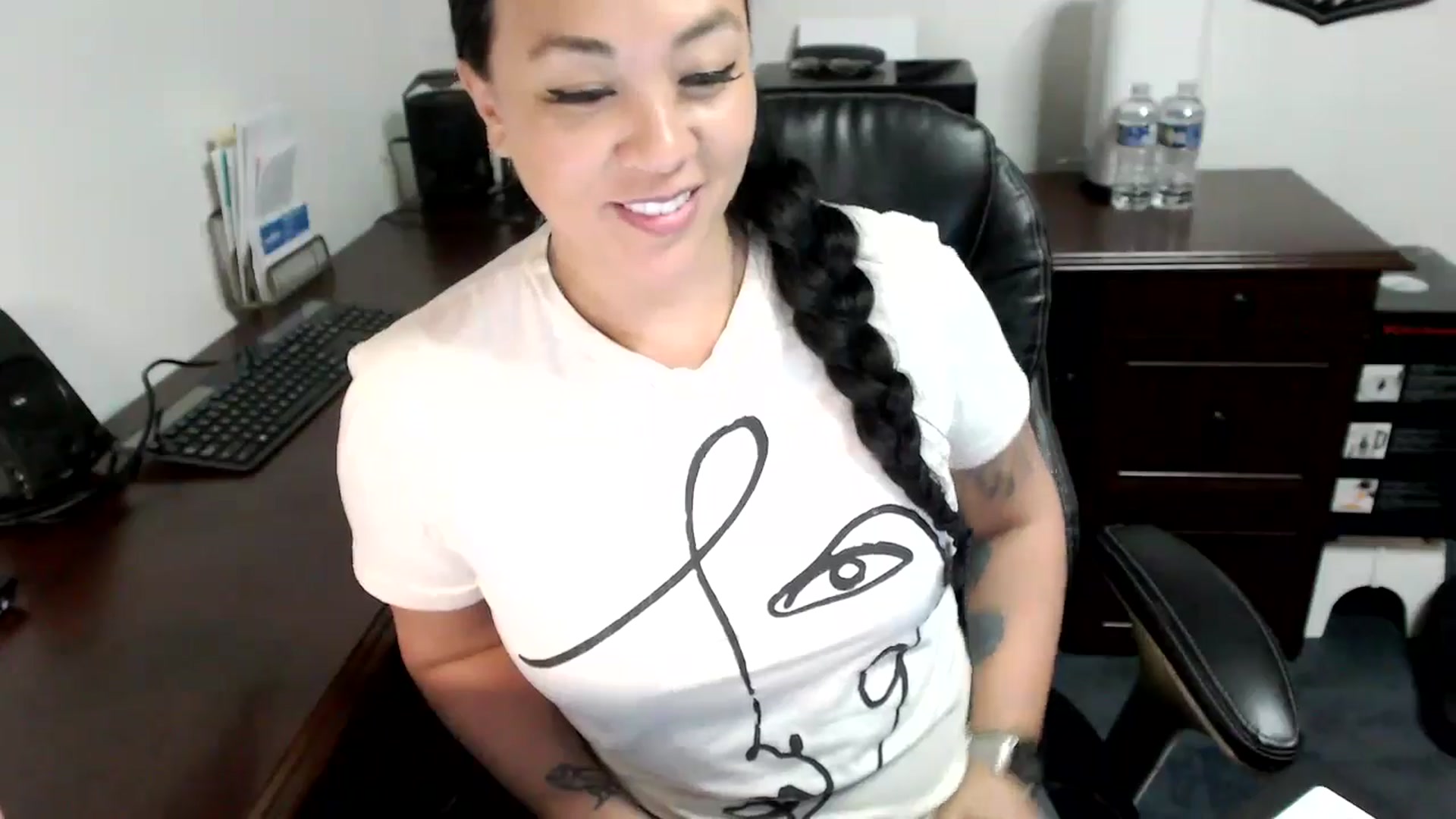 Gallery image thumbnail from MickaylaMoon's myfreecams stream on, 05/15/2024, 19:11 image 17 of 20